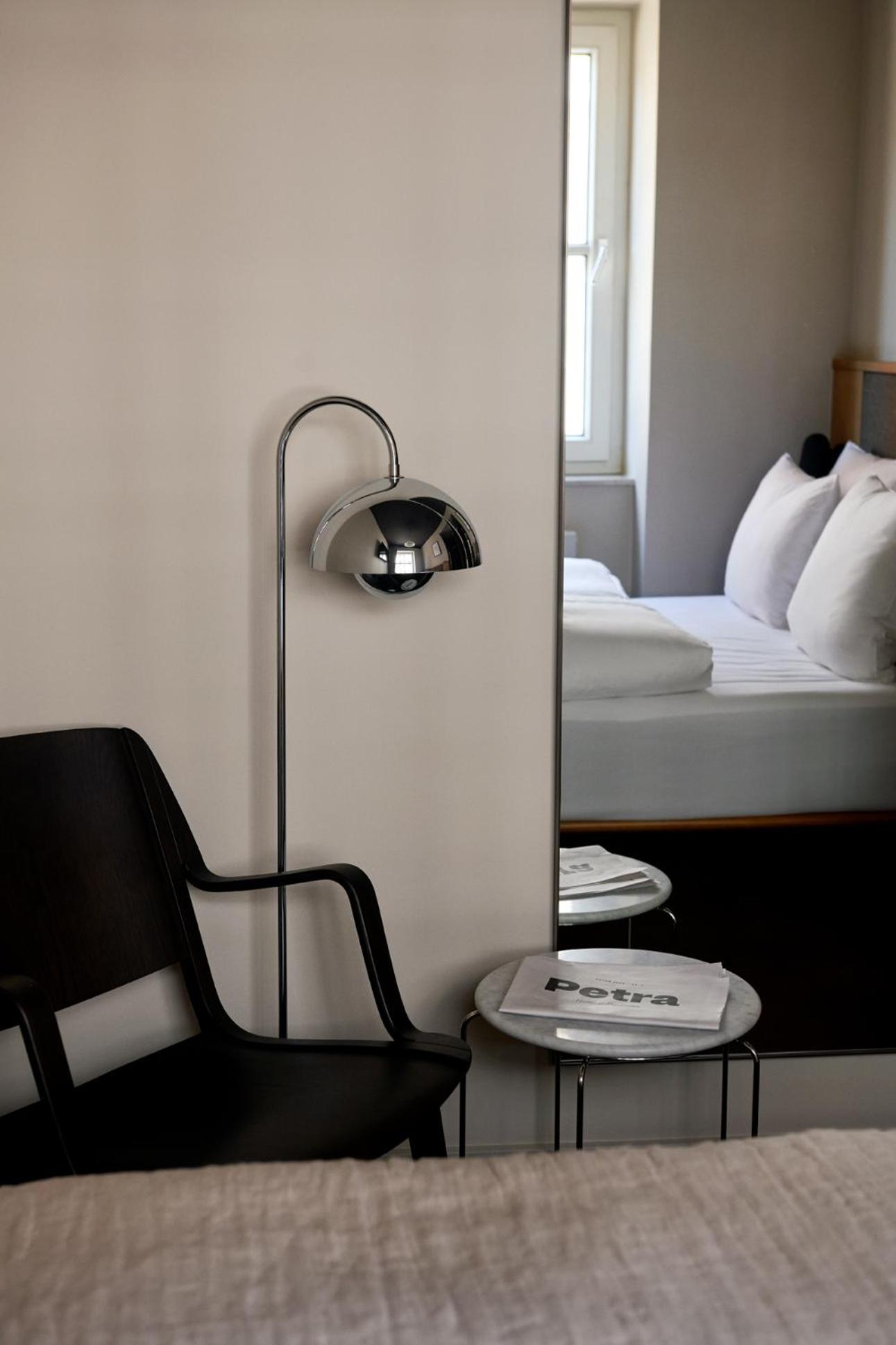 Small Double Room - Photo 10
