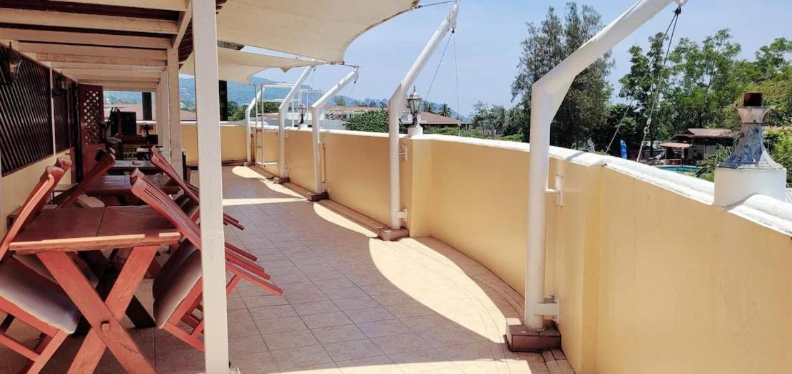 Standard Double Room with Shared Balcony and No Window