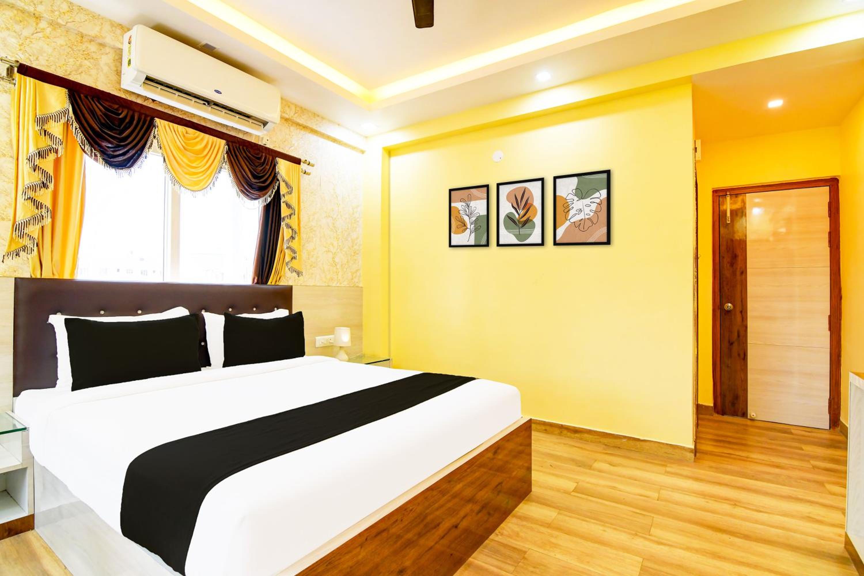 Triple Room with Bath photo 2