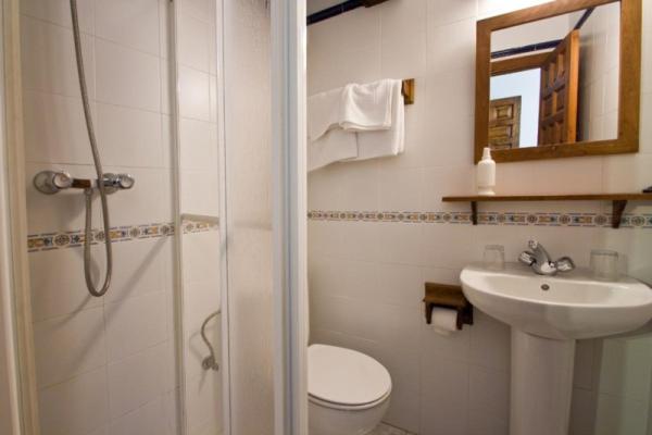 Standard Queen Room photo 2