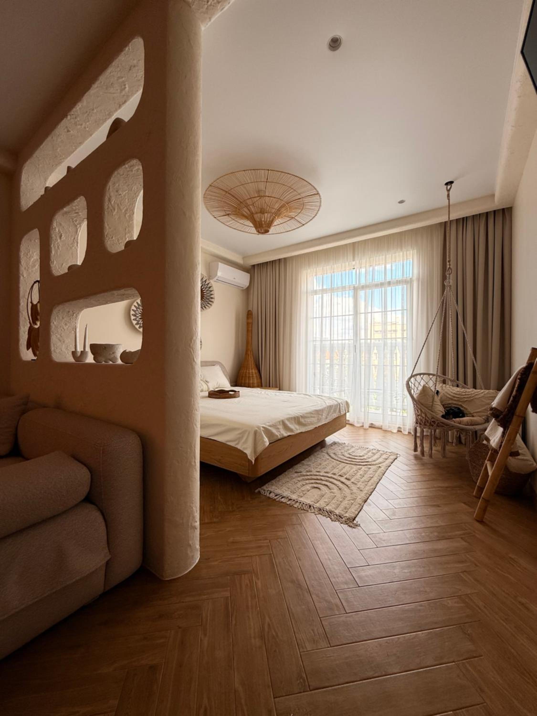Studio Apartment with Queen Bed photo 2