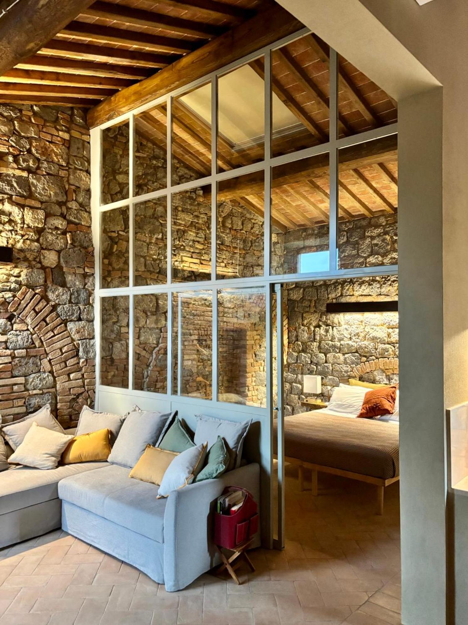Deluxe One-Bedroom Apartment