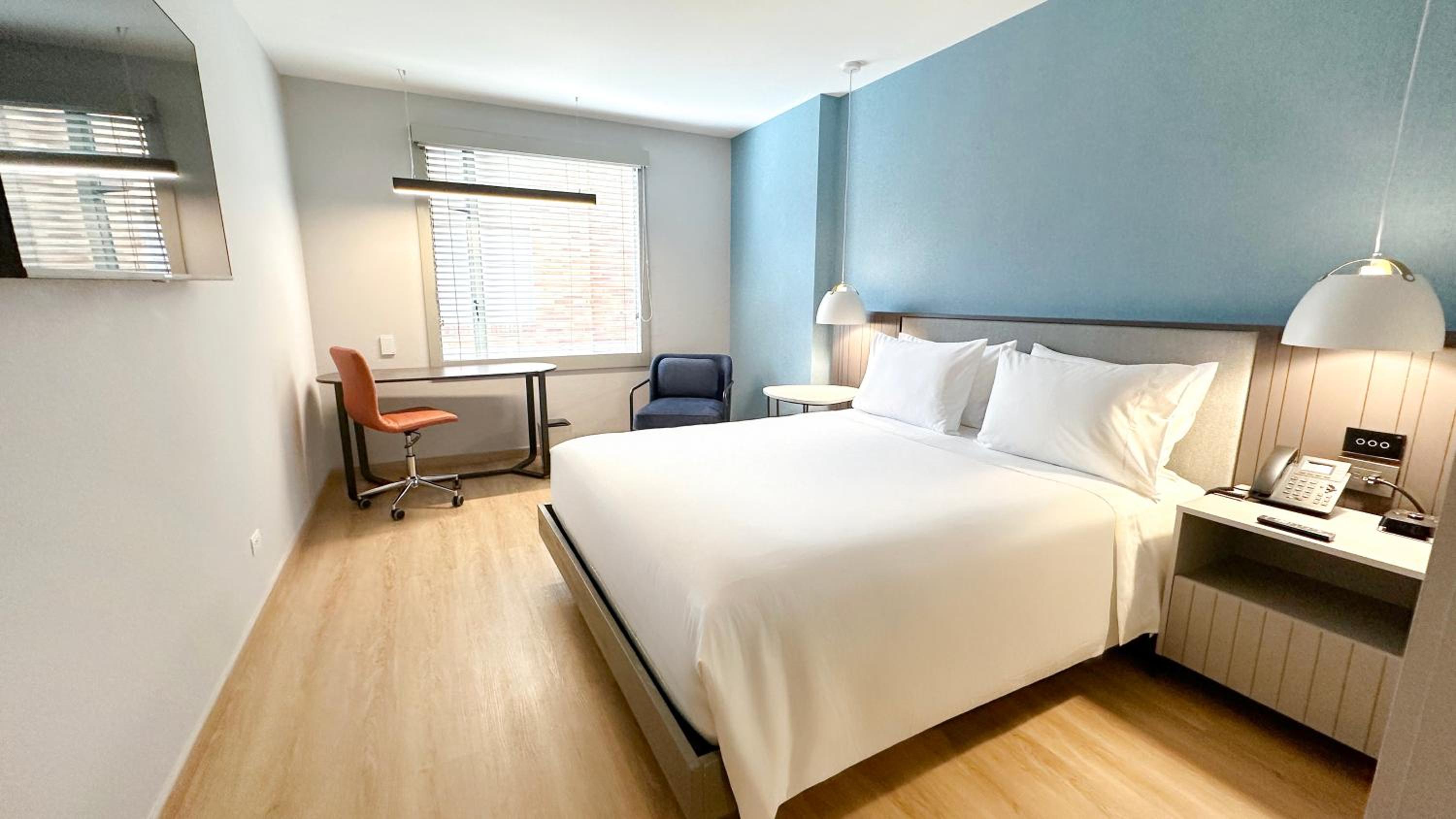 Deluxe King Room photo 1
