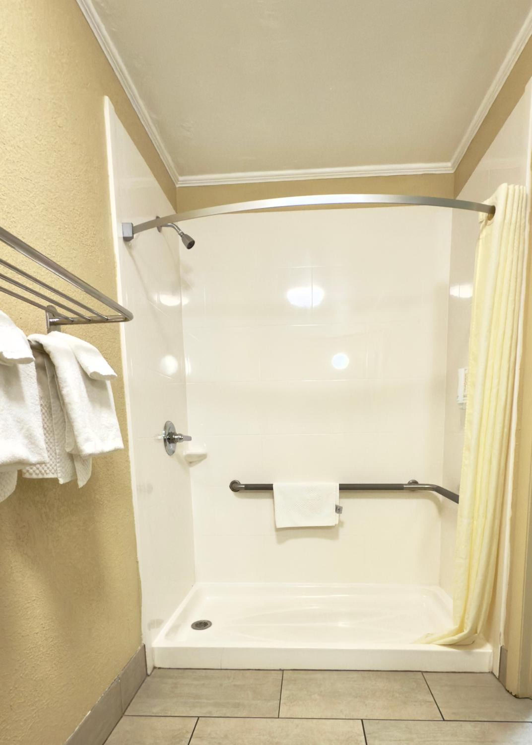 King Room - Accessible/Non-Smoking - Photo 4