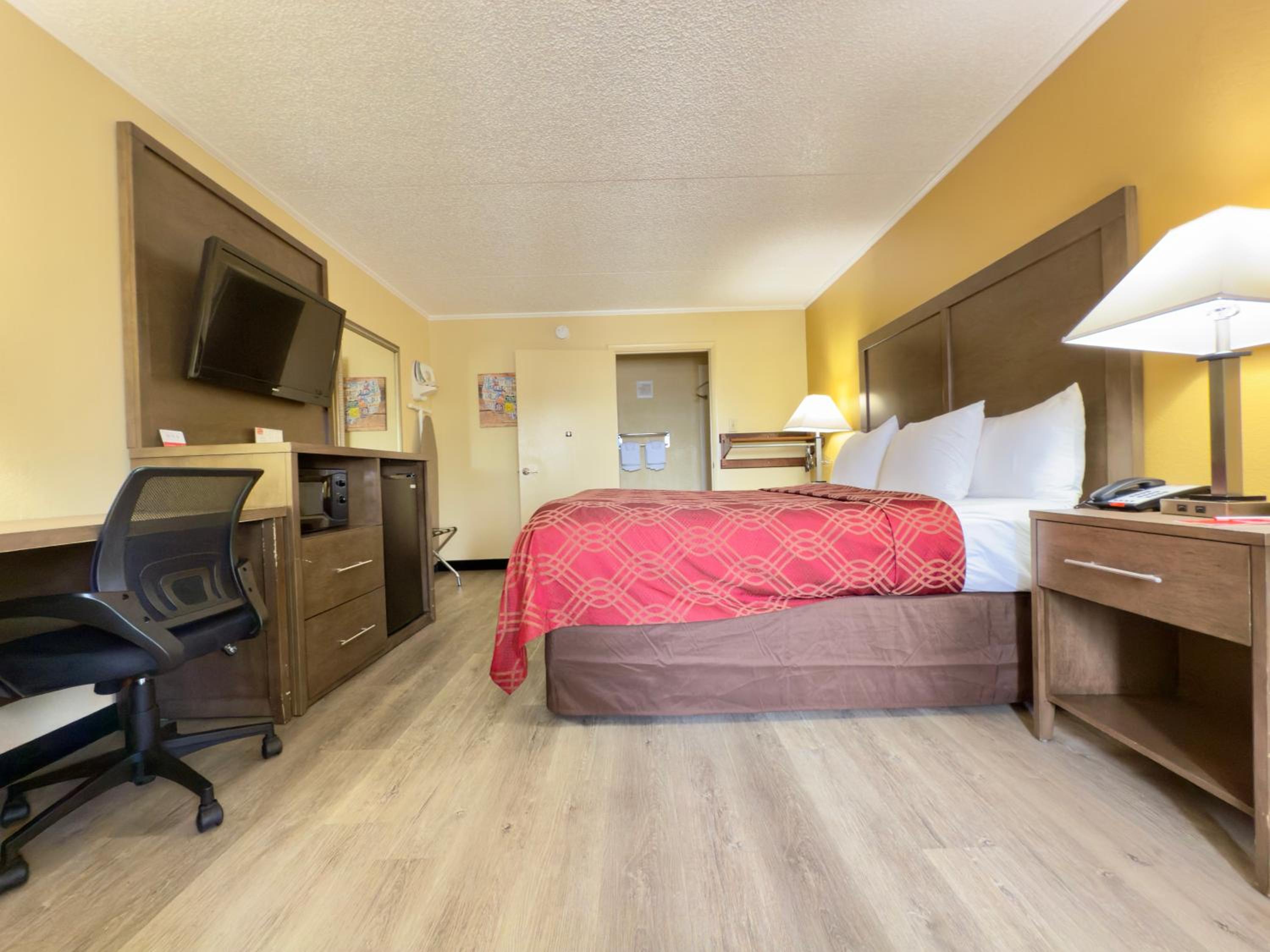 King Room - Accessible/Non-Smoking - Photo 6