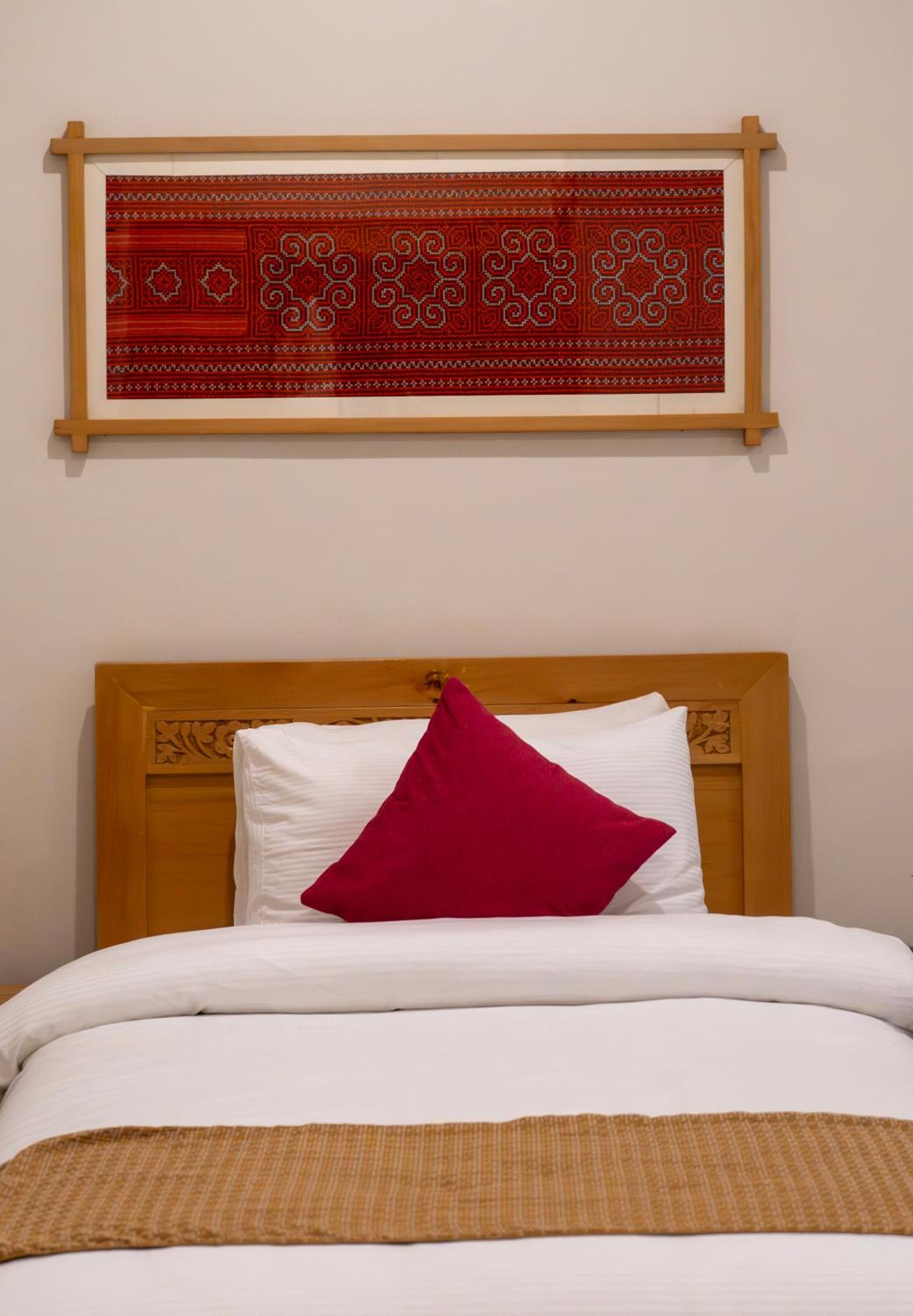 Standard Twin Room with Mountain View