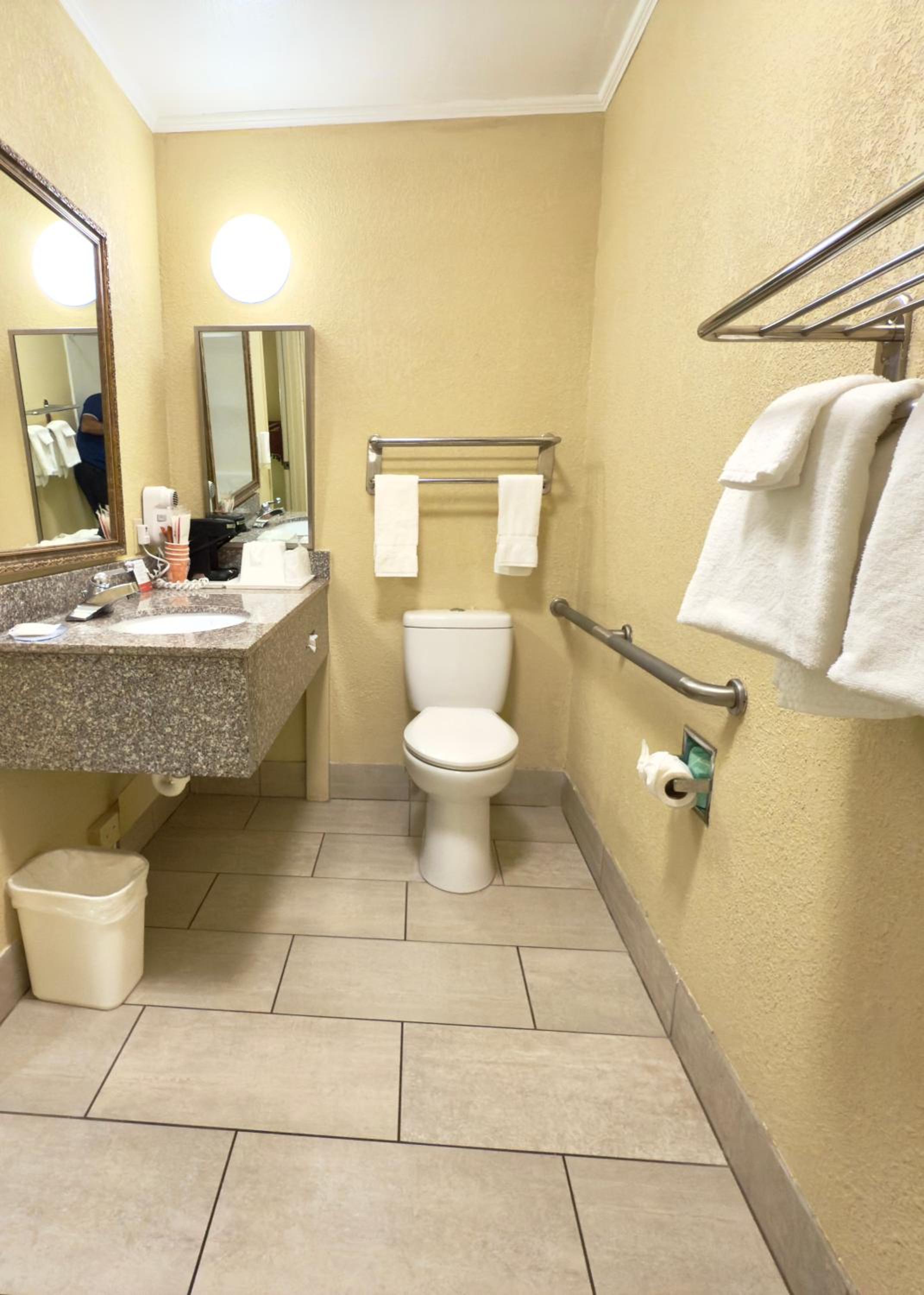 King Room - Accessible/Non-Smoking - Photo 7