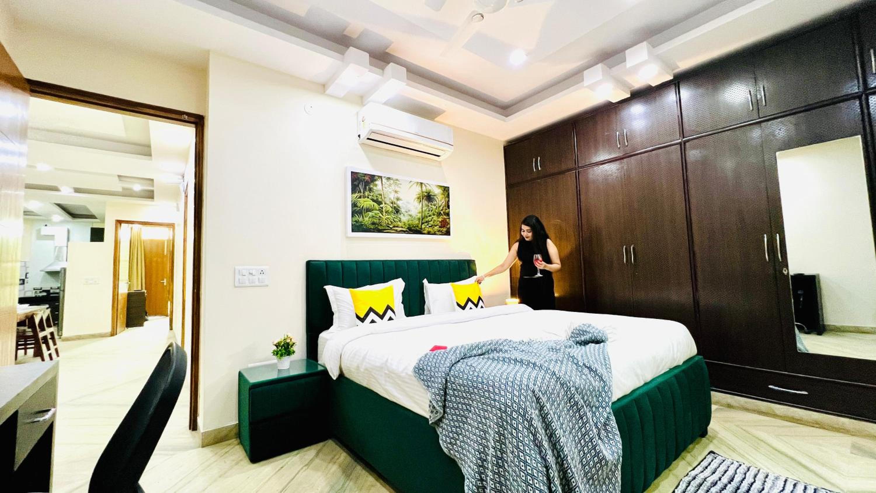 Standard King Room photo 1