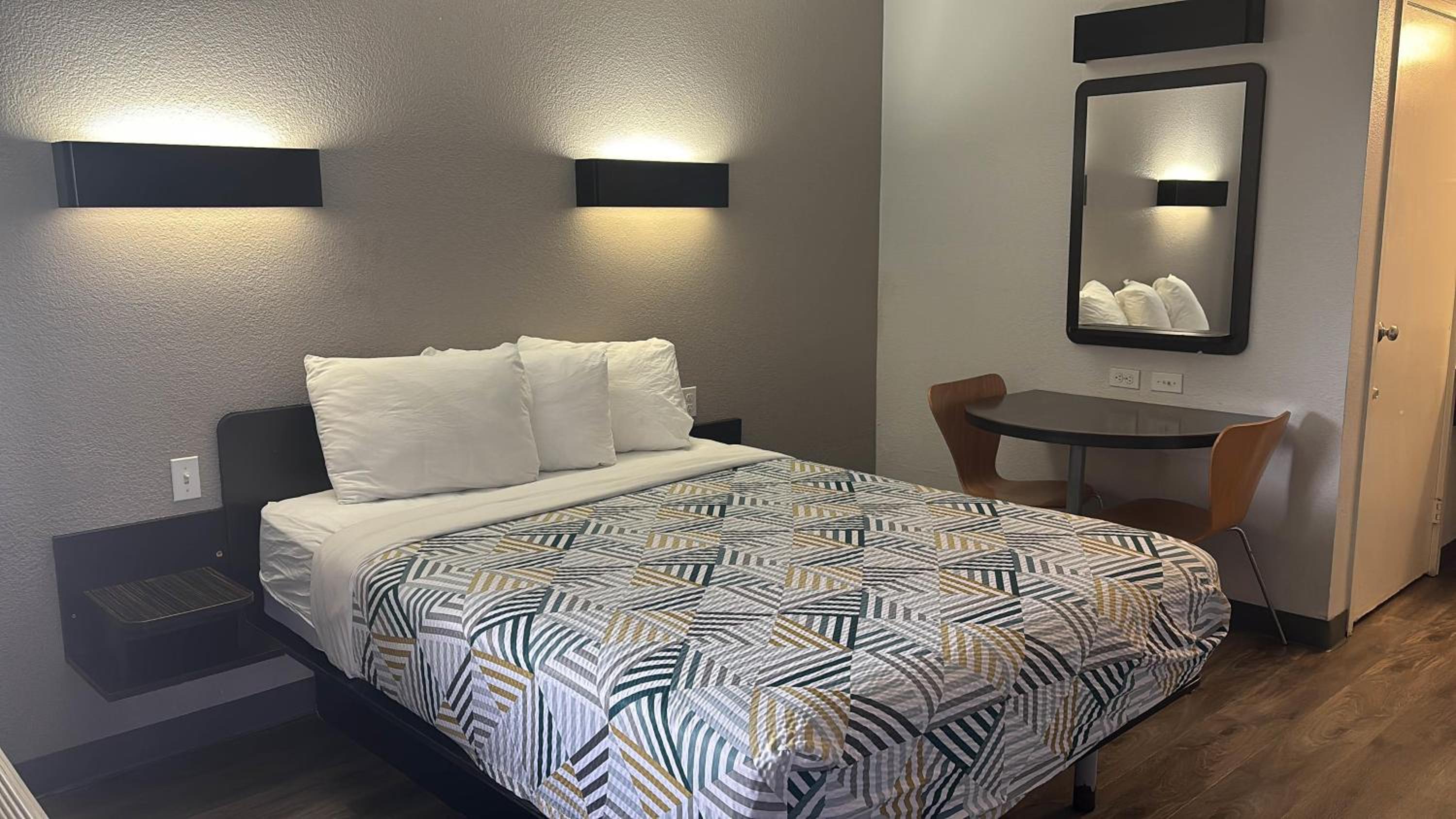 Deluxe Queen Room photo 3