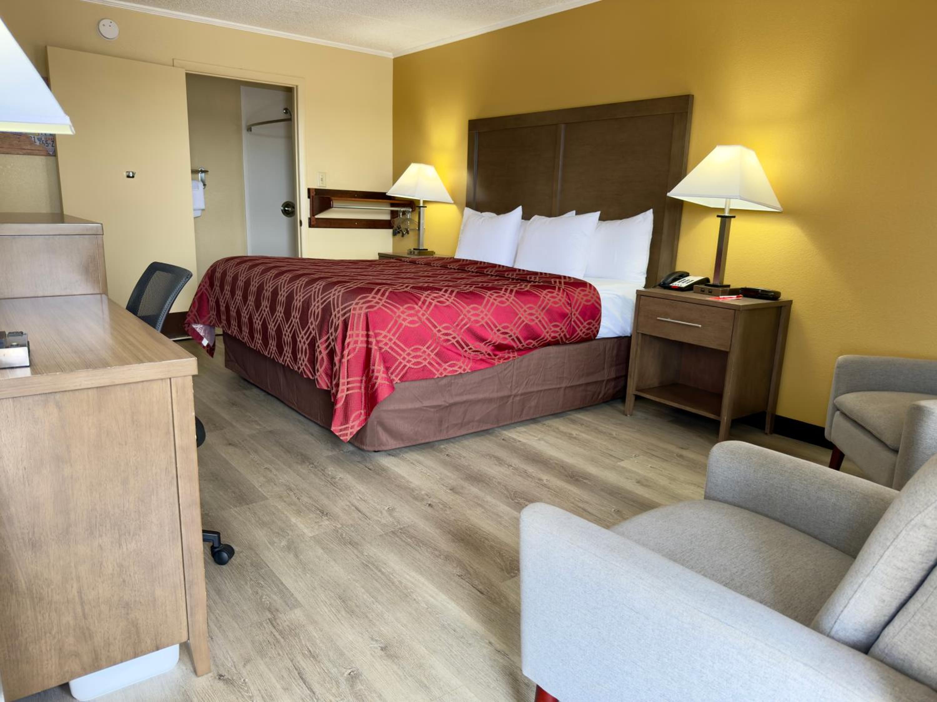 King Room - Accessible/Non-Smoking - Photo 8