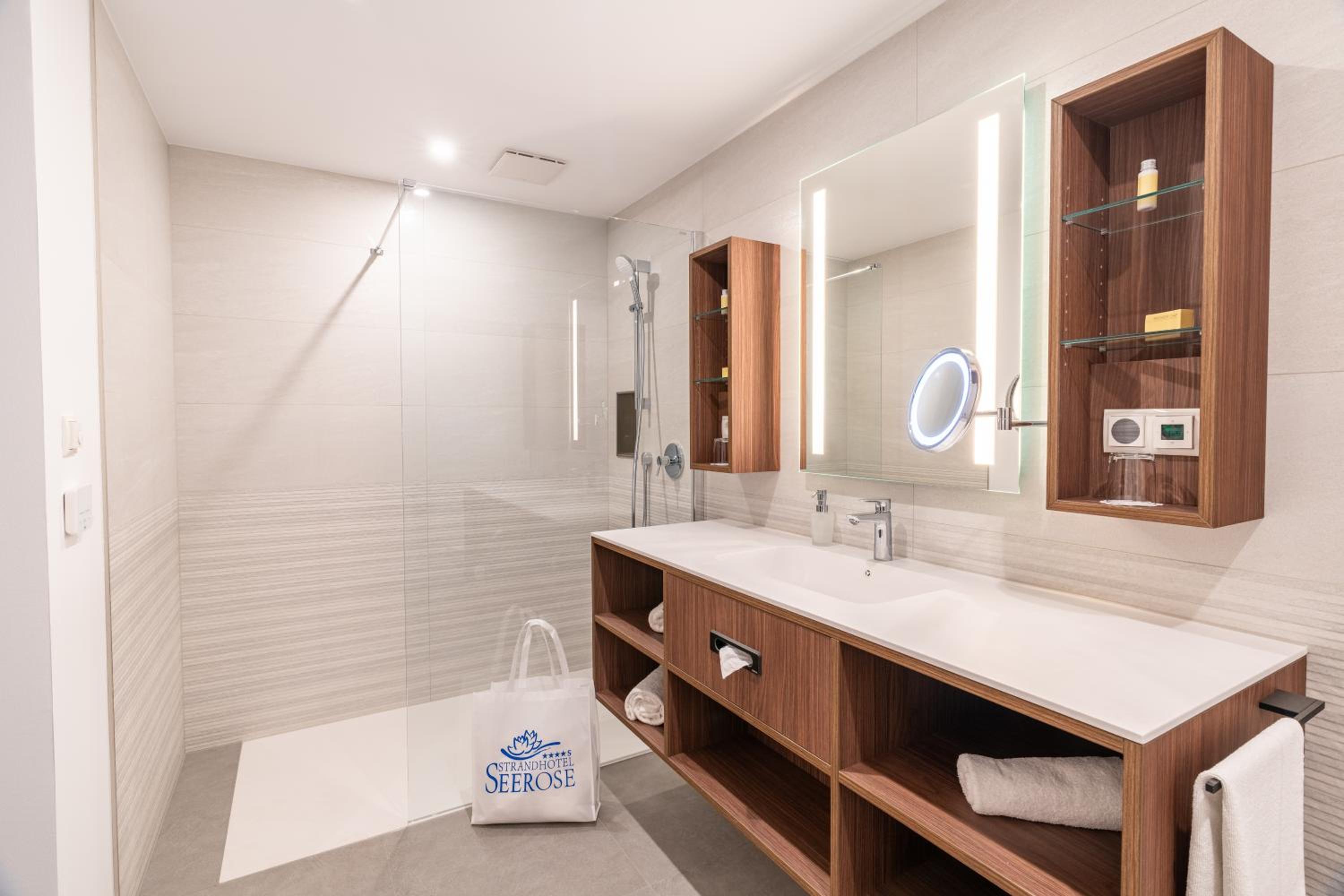 Deluxe Double Room with Balcony and Sea View