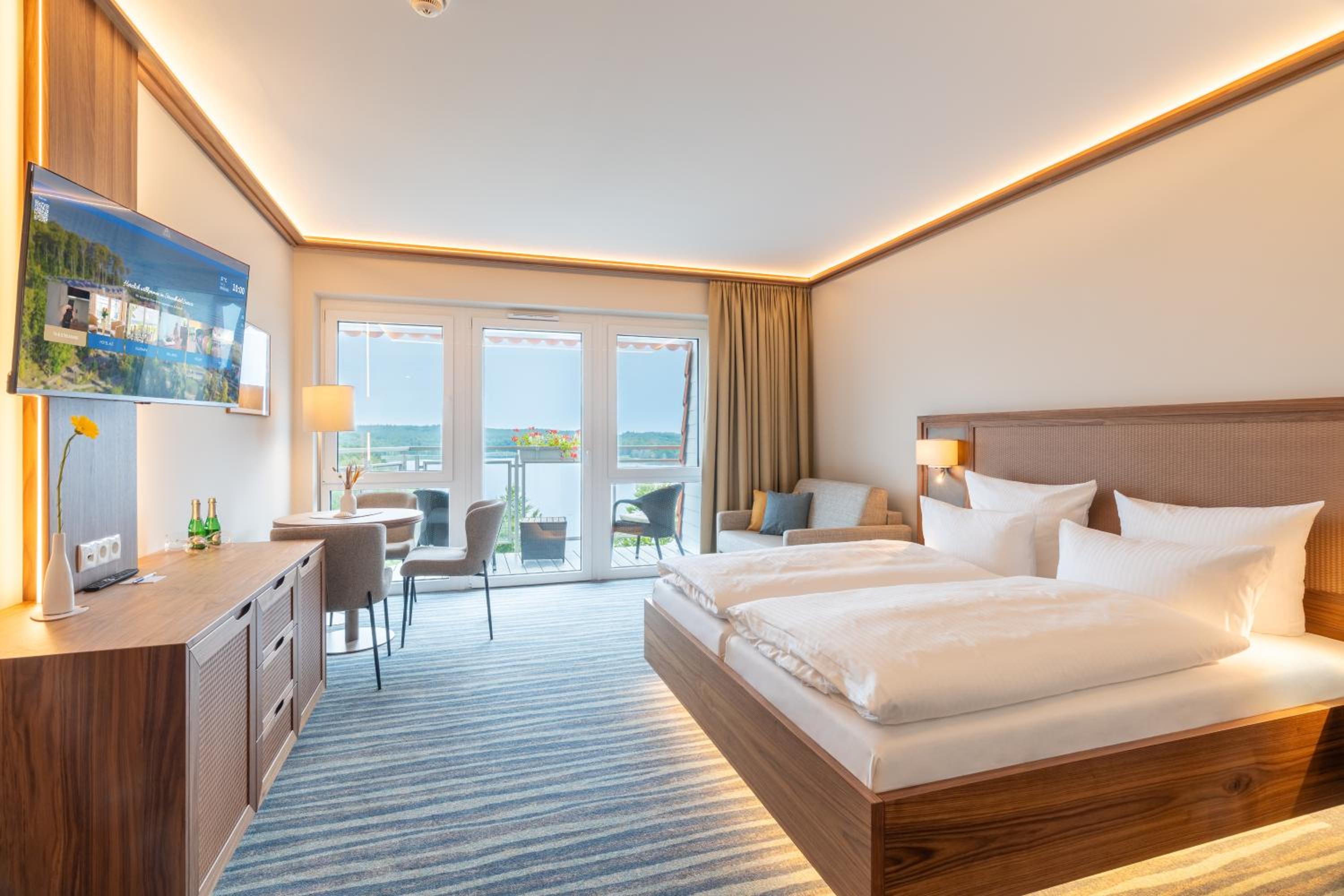Deluxe Double Room with Balcony and Sea View