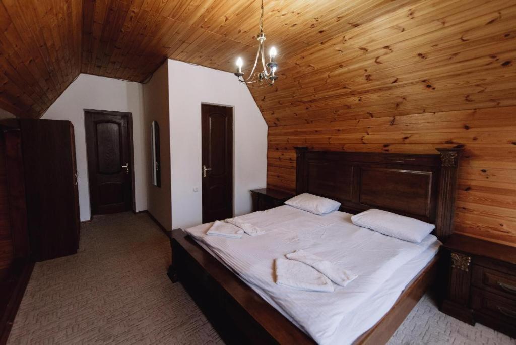 Three-Bedroom Apartment with Mountain View photo 3