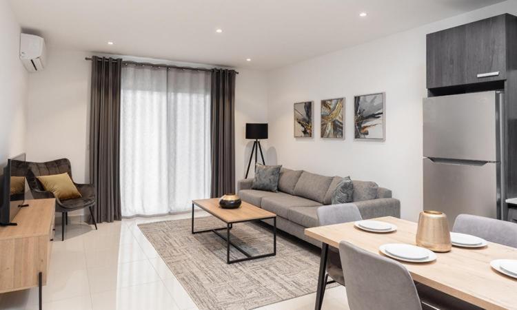 One-Bedroom Apartment with Balcony photo 2