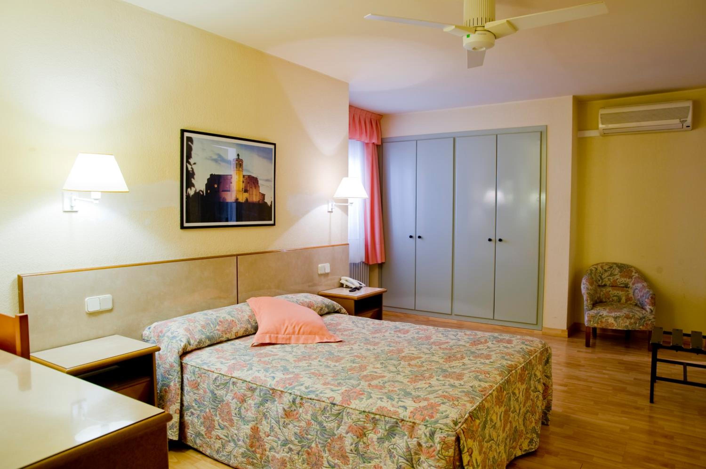 Double or Twin Room - Photo 5