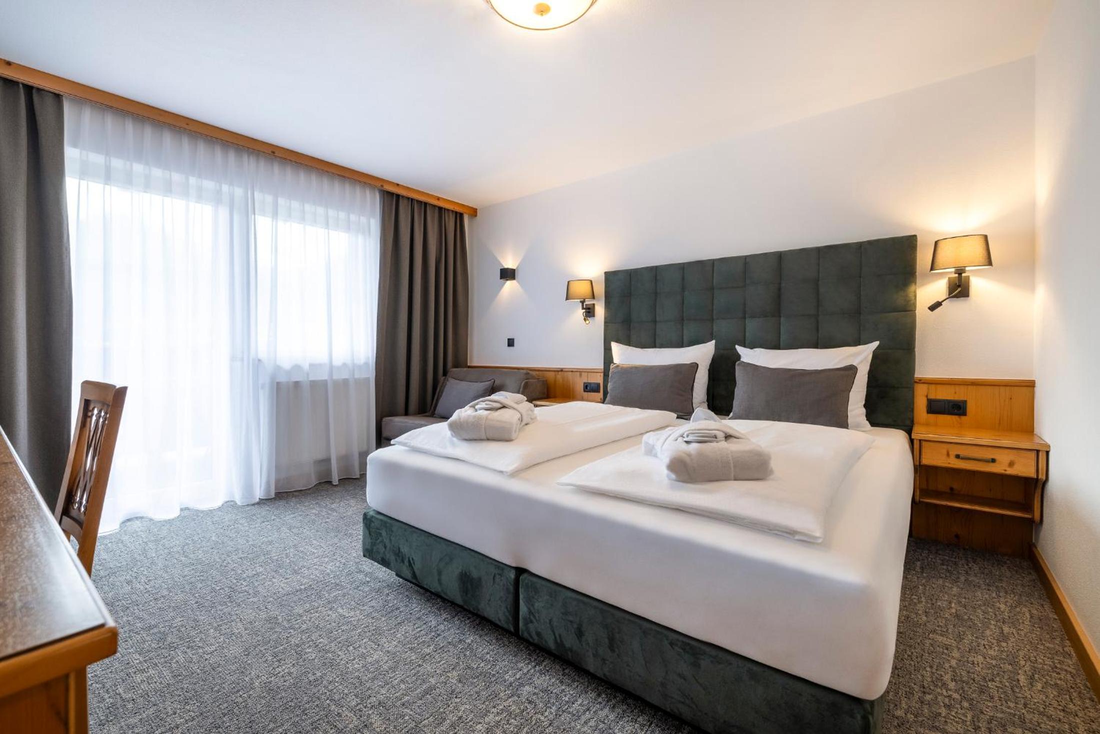 Deluxe Double or Twin Room photo 3