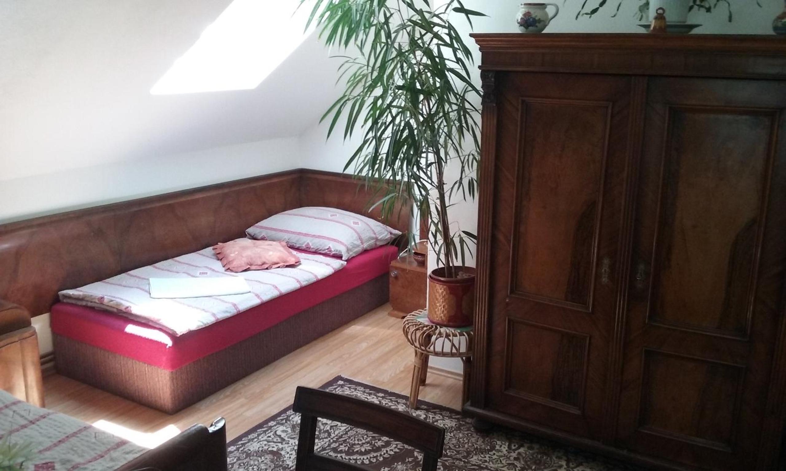 Quadruple Room with Shared Bathroom photo 3