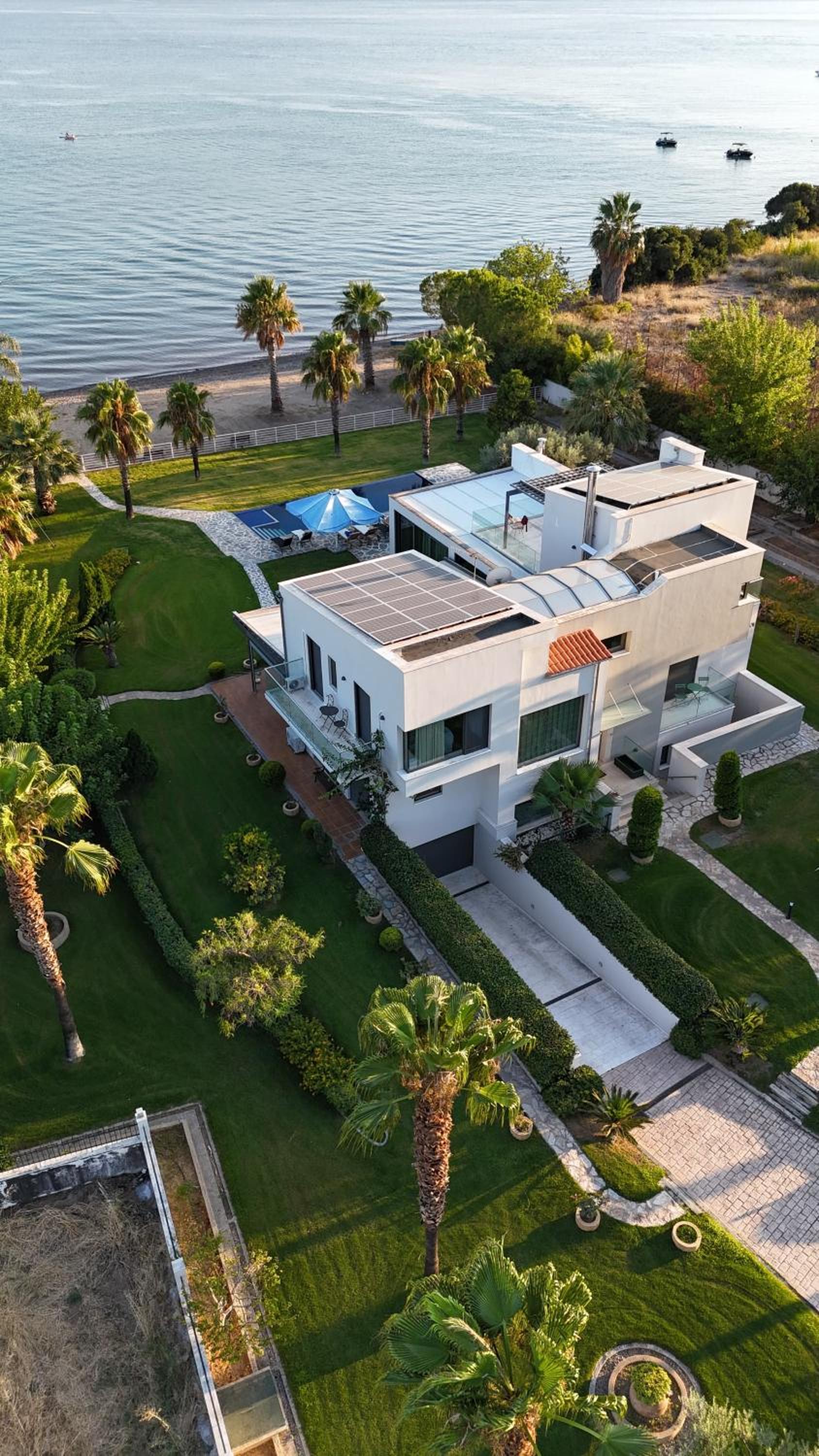 Villa - Beach Front