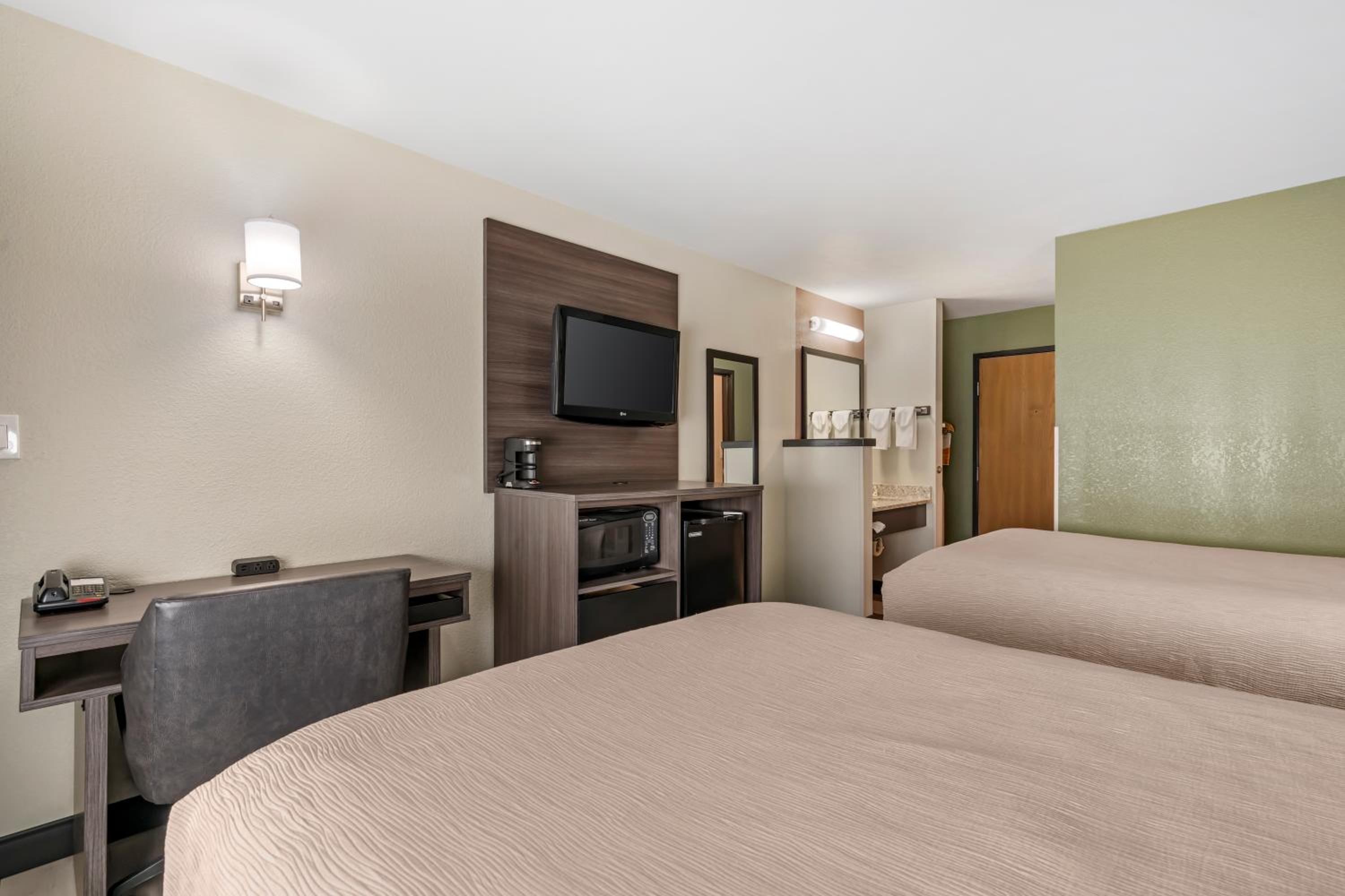 Standard Double Room with Two Double Beds - Non-Smoking - Photo 4