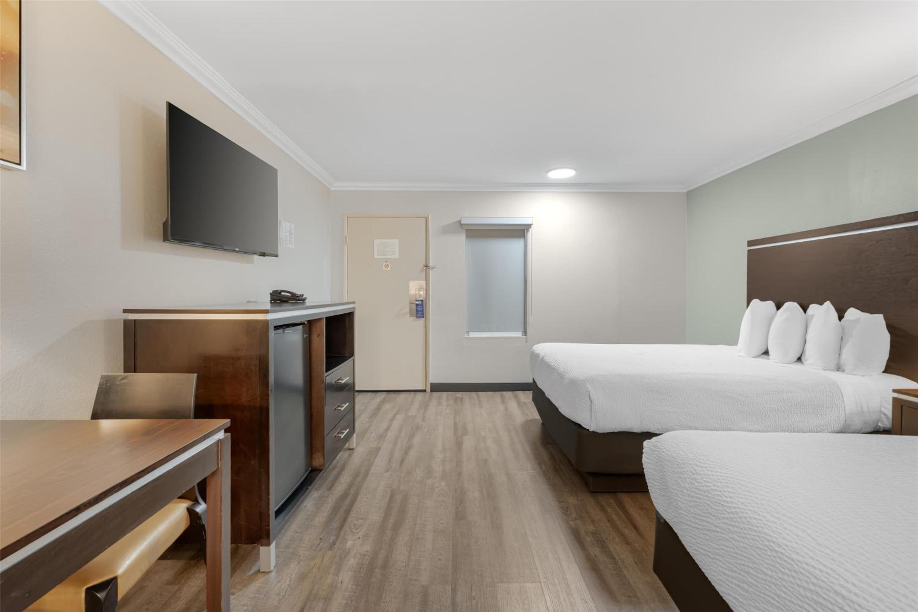 Queen Room with Two Queen Beds - Mobility Accessible/Non-Smoking - Photo 1