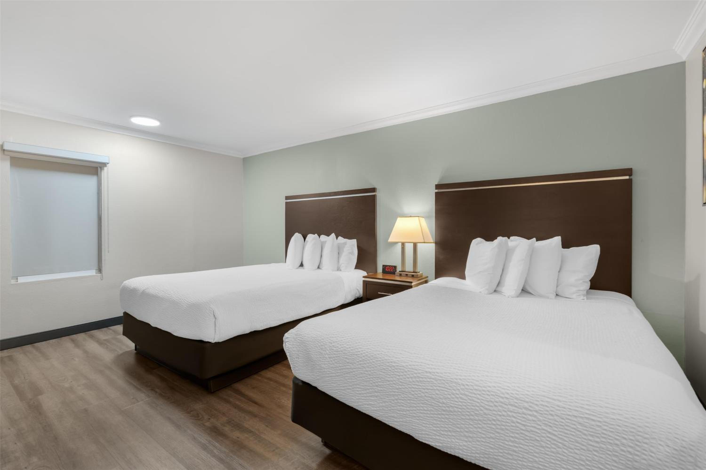 Queen Room with Two Queen Beds - Mobility Accessible/Non-Smoking - Photo 3