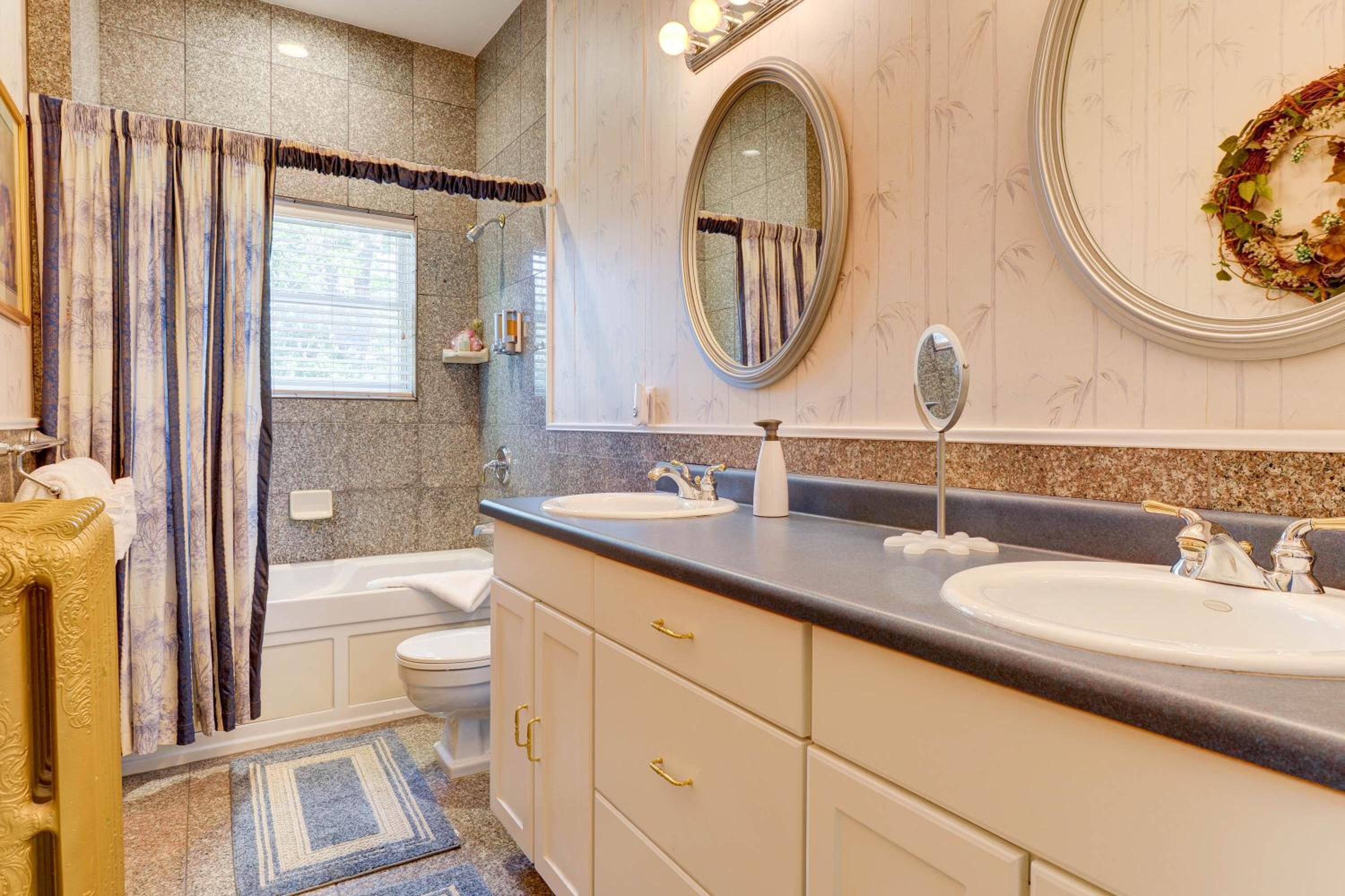 Deluxe Suite with Spa Bath