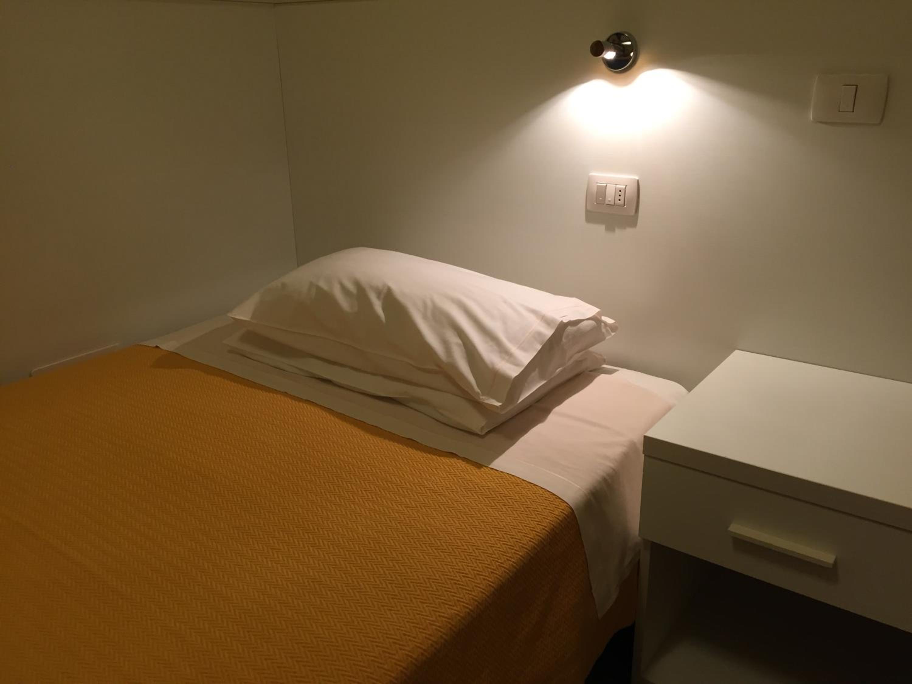 Single Room with Private Bathroom photo 2