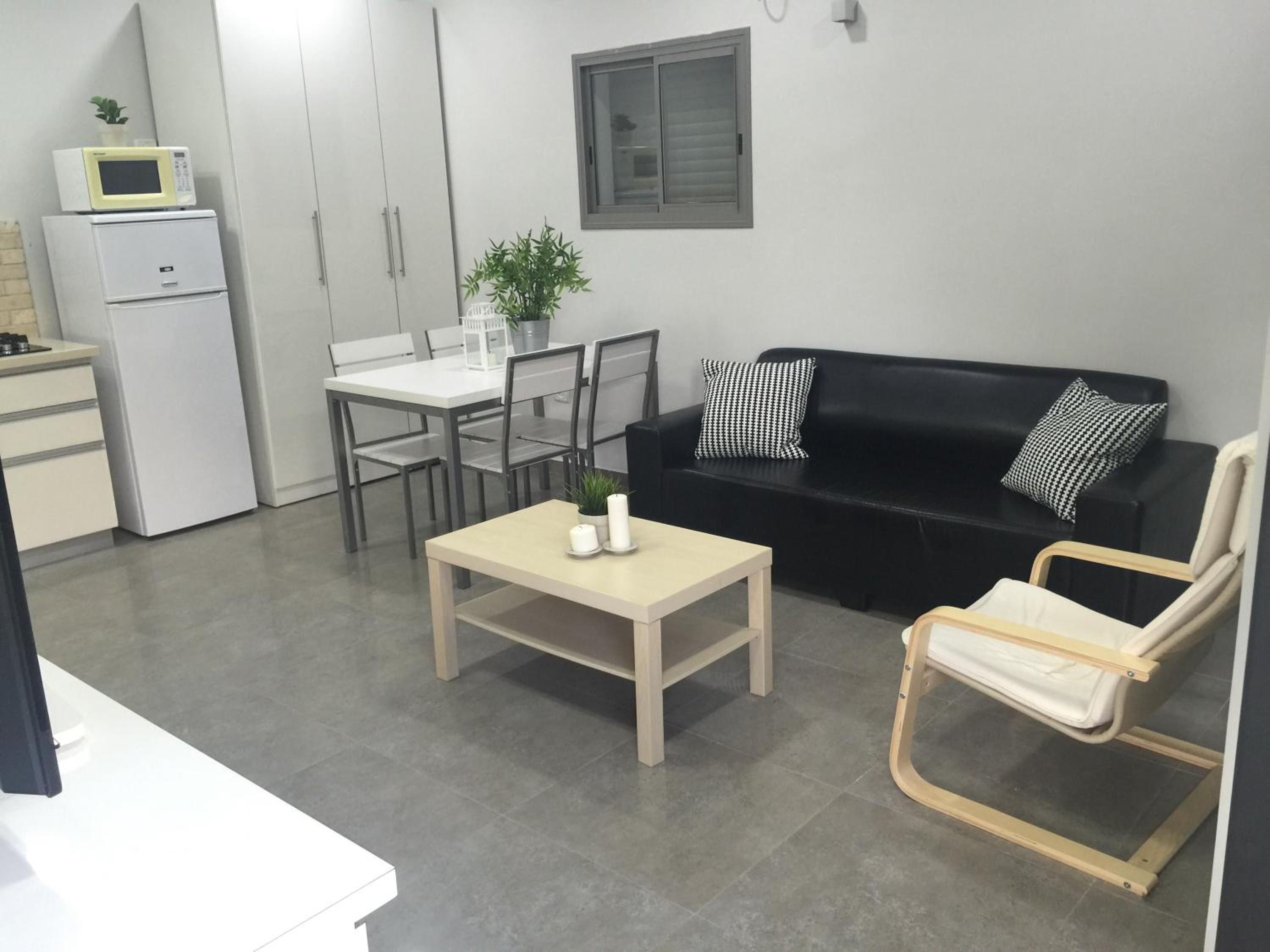 Studio with Patio B photo 3