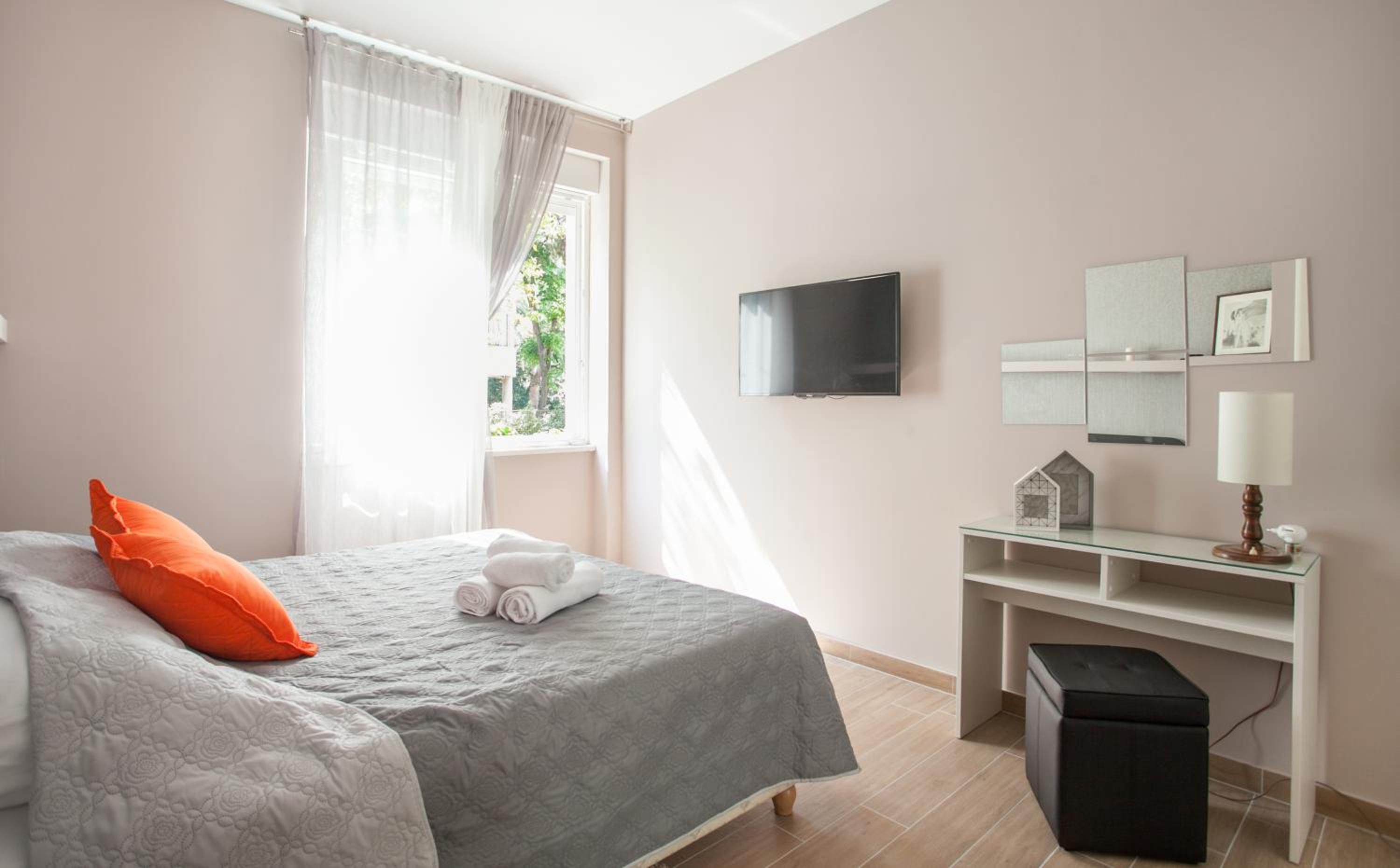 One-Bedroom Apartment - Photo 9