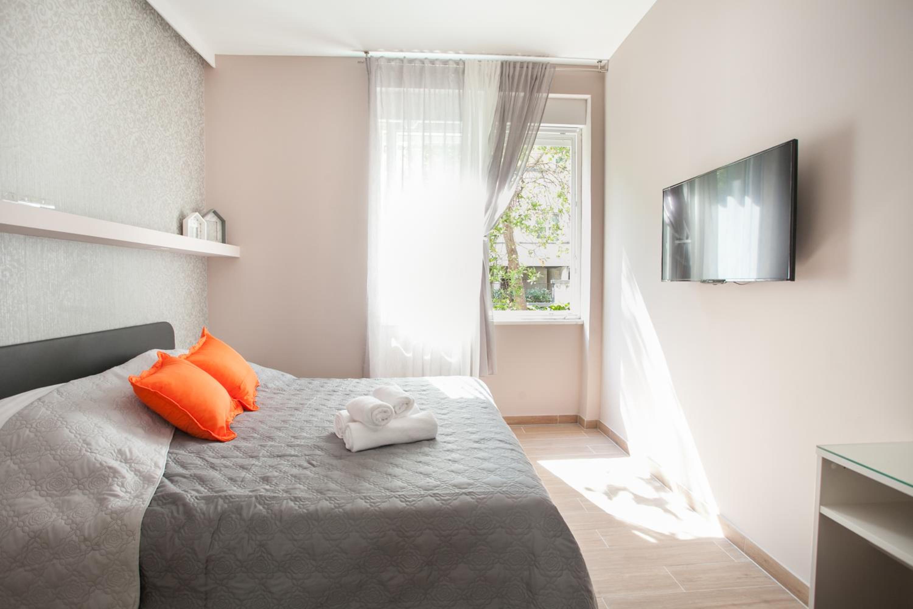 One-Bedroom Apartment - Photo 8