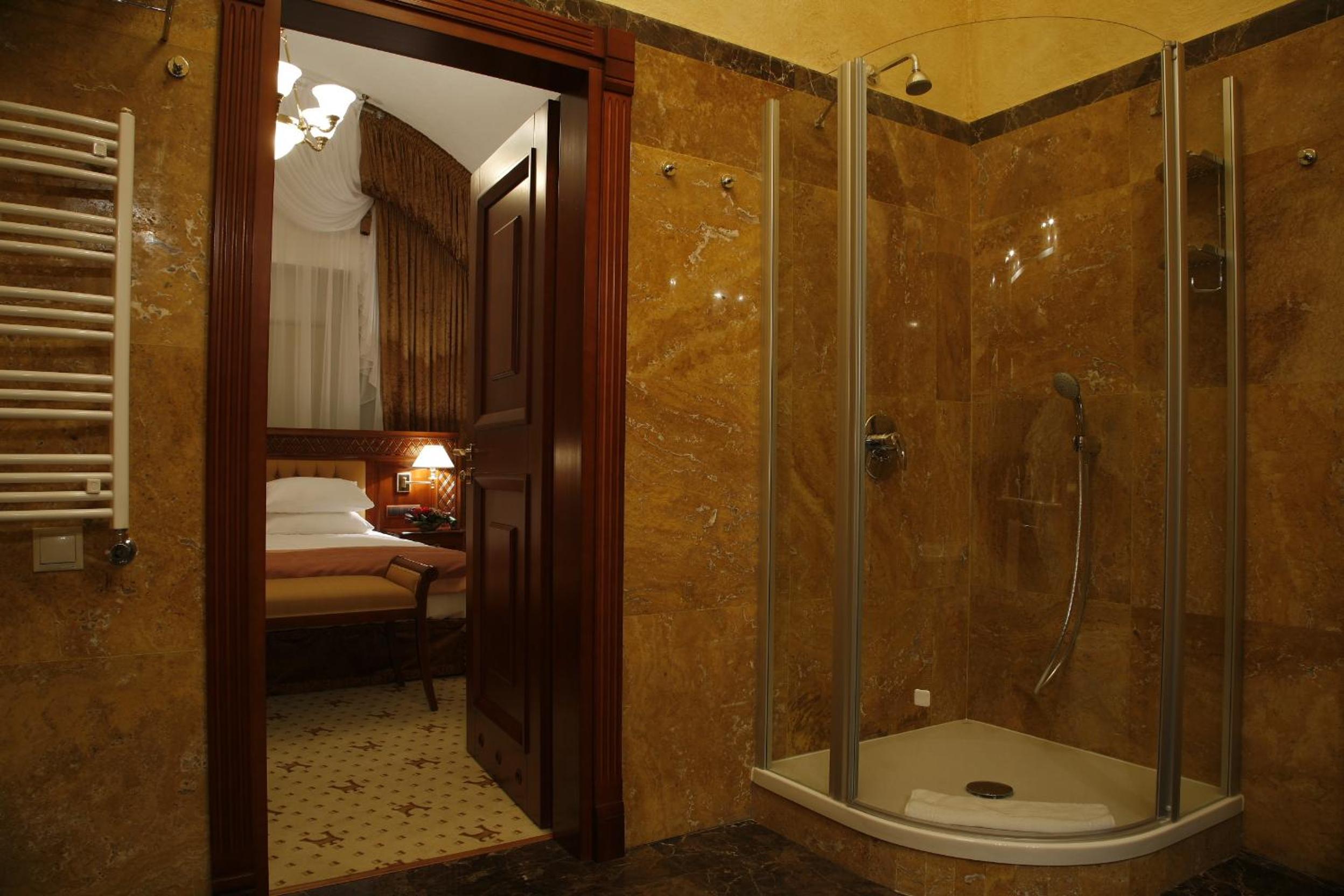 Suite - Photo 6