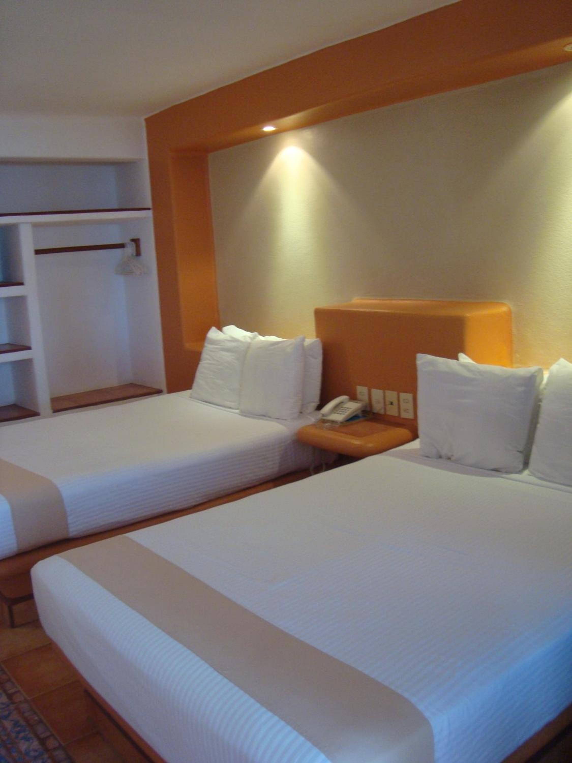 Double Room with Two Double Beds - Photo 5