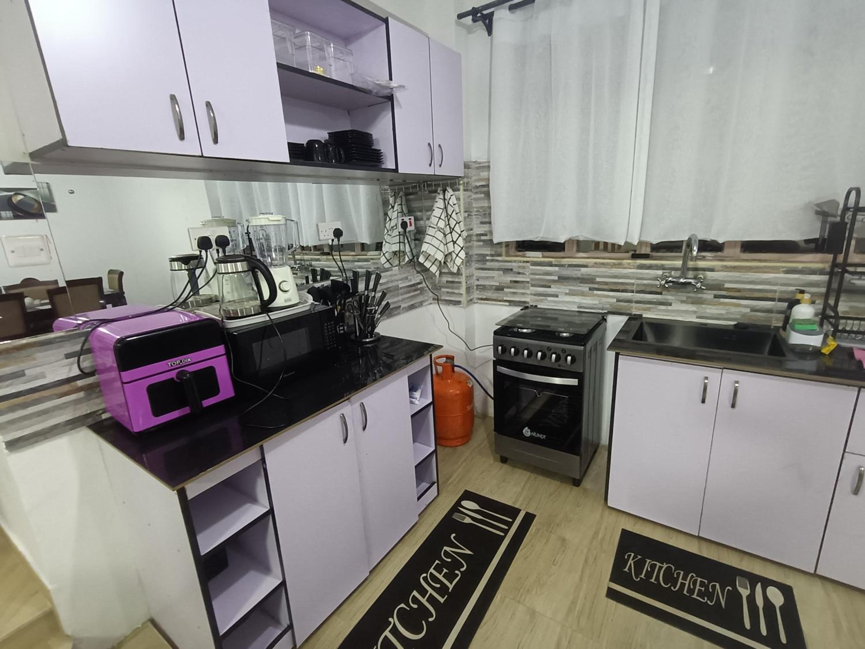 Three-Bedroom Apartment with View - Photo 8