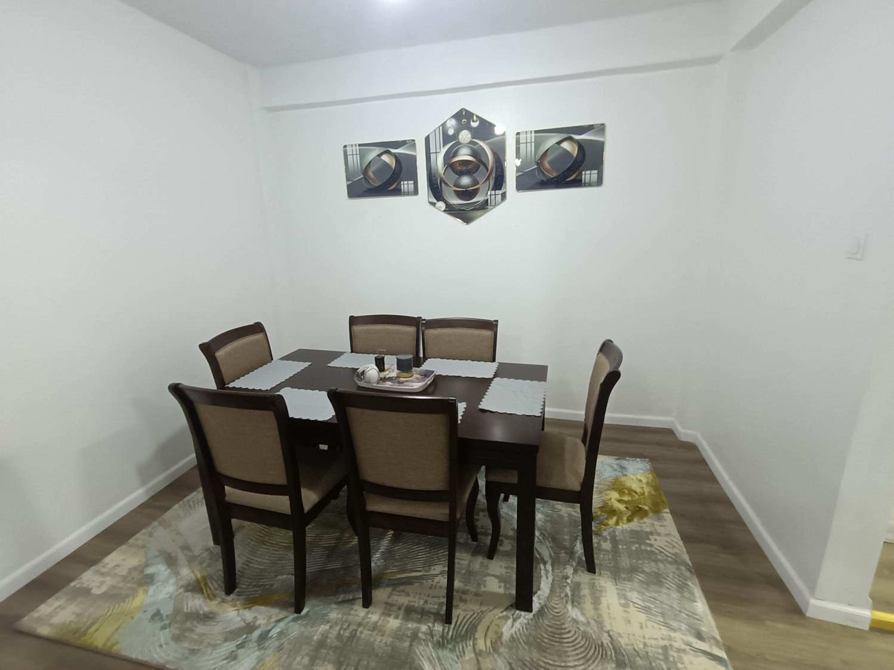 Three-Bedroom Apartment with View - Photo 7