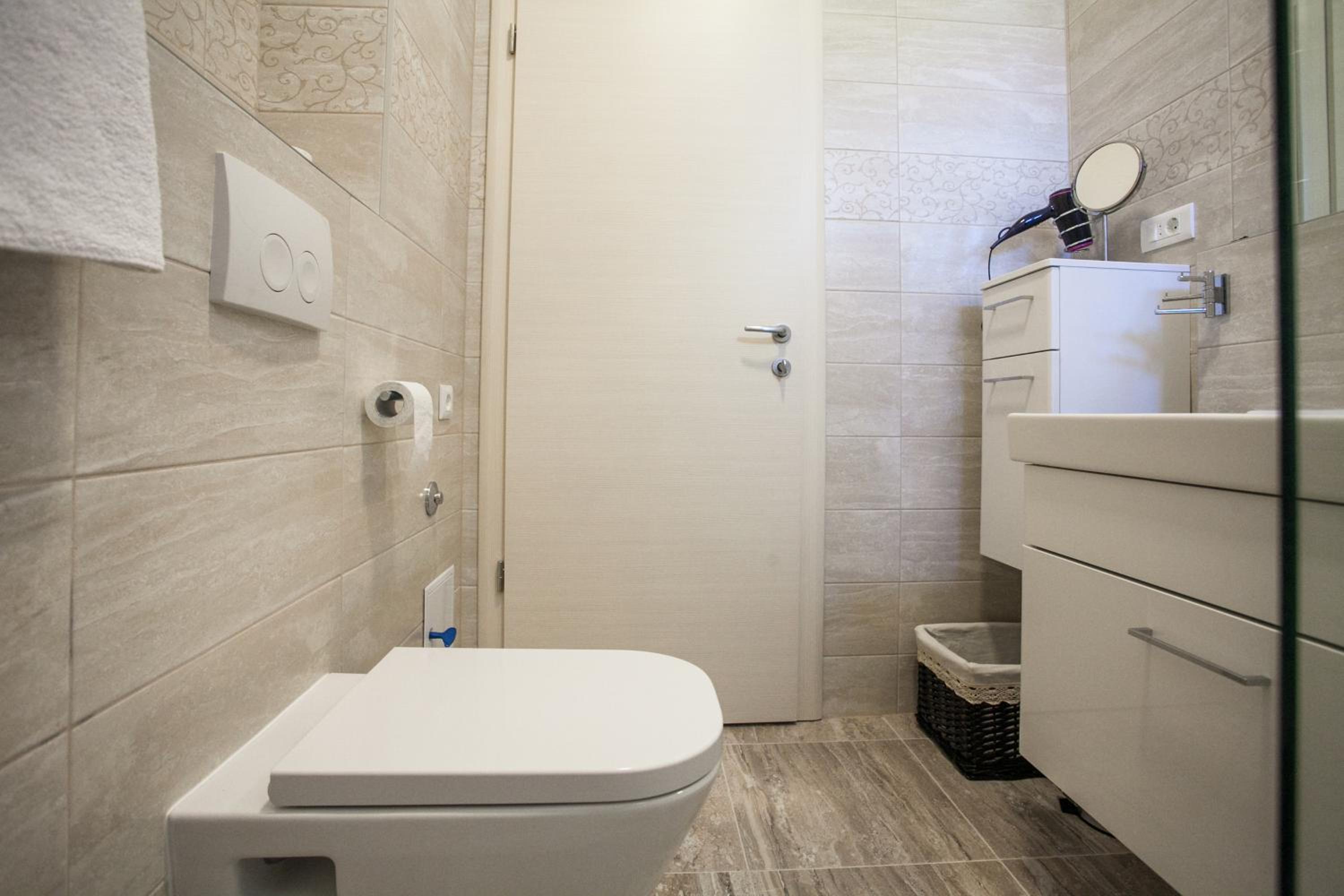 One-Bedroom Apartment - Photo 25