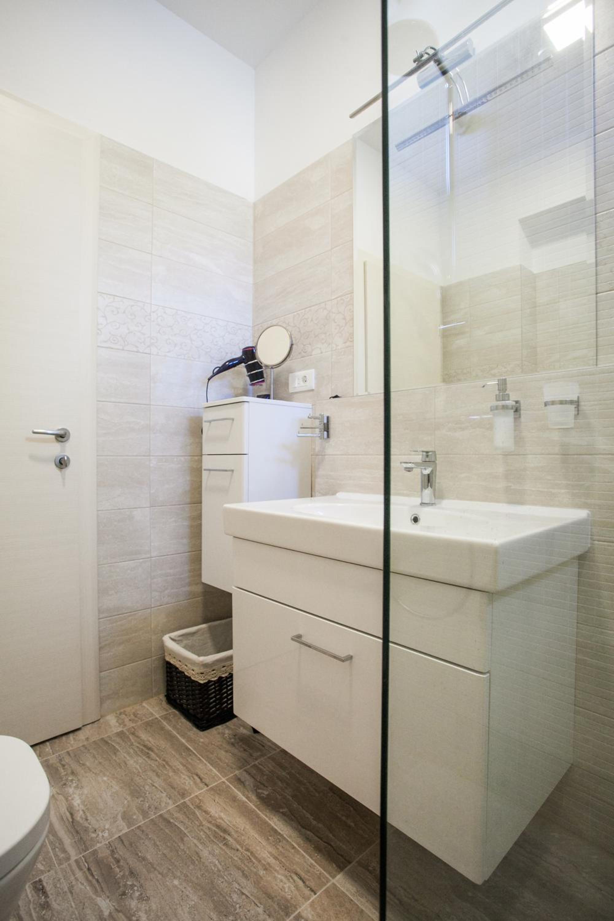One-Bedroom Apartment - Photo 33