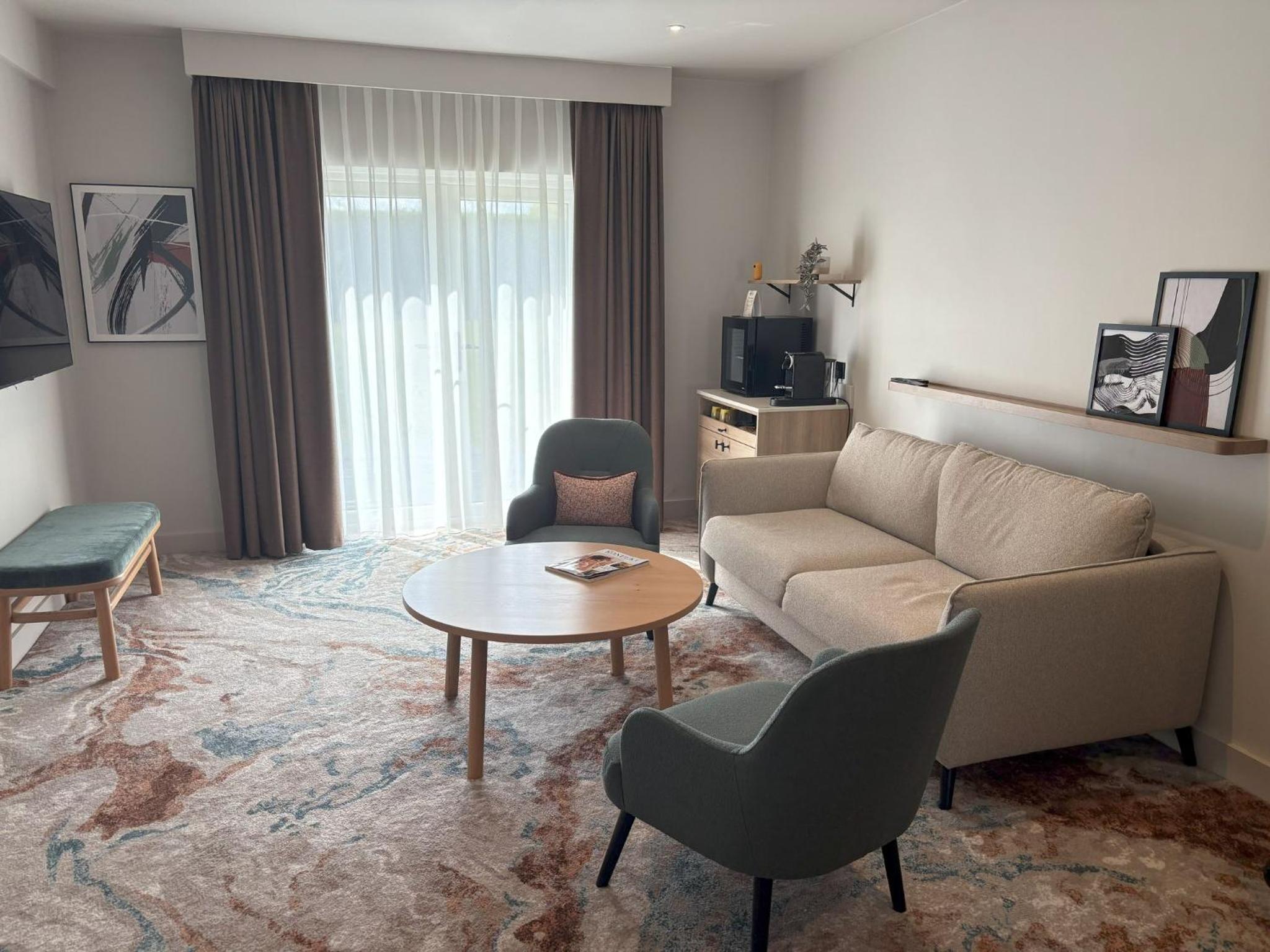 One-Bedroom Suite - Photo 2