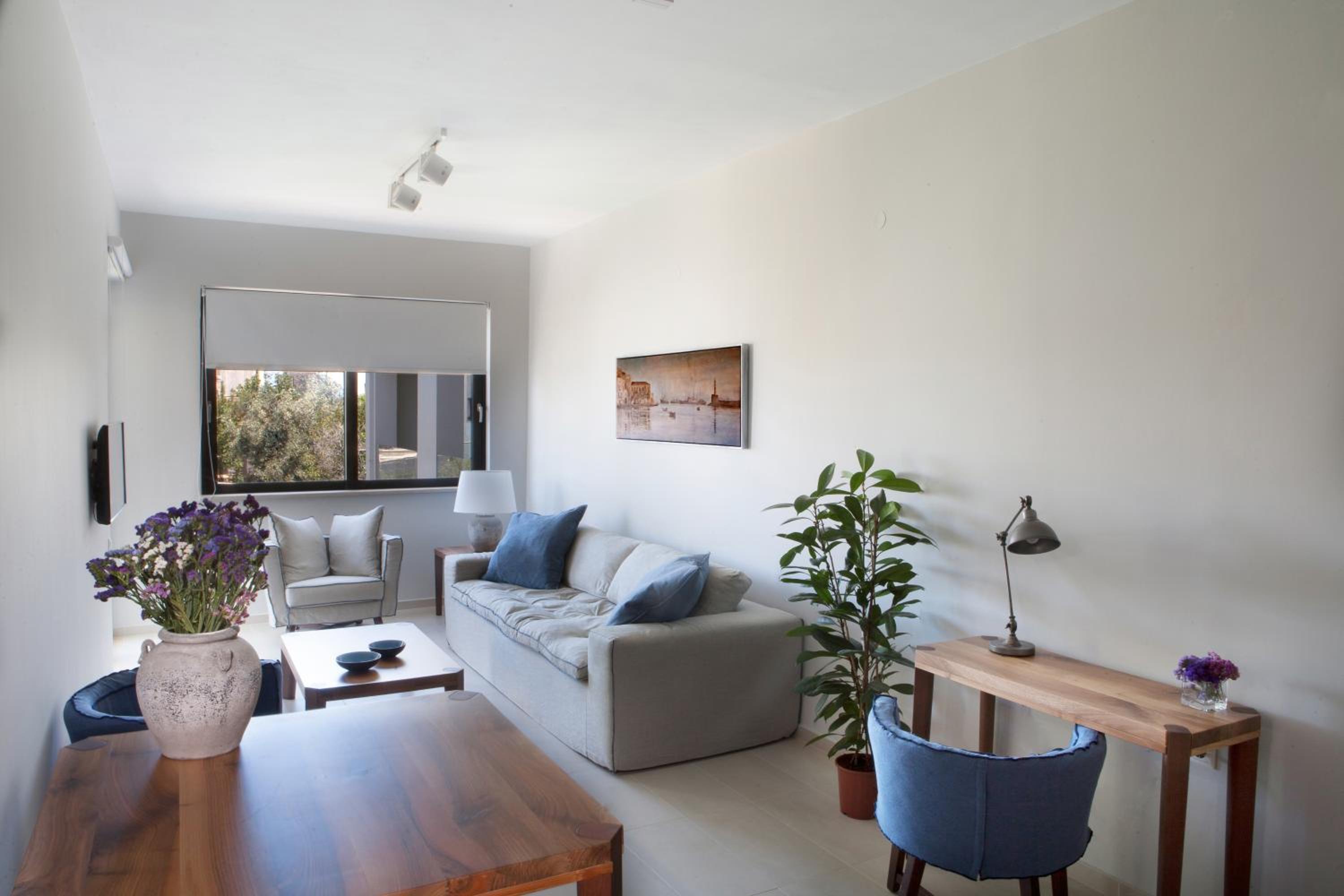 One Bedroom Apartment with Partial Sea View photo 2