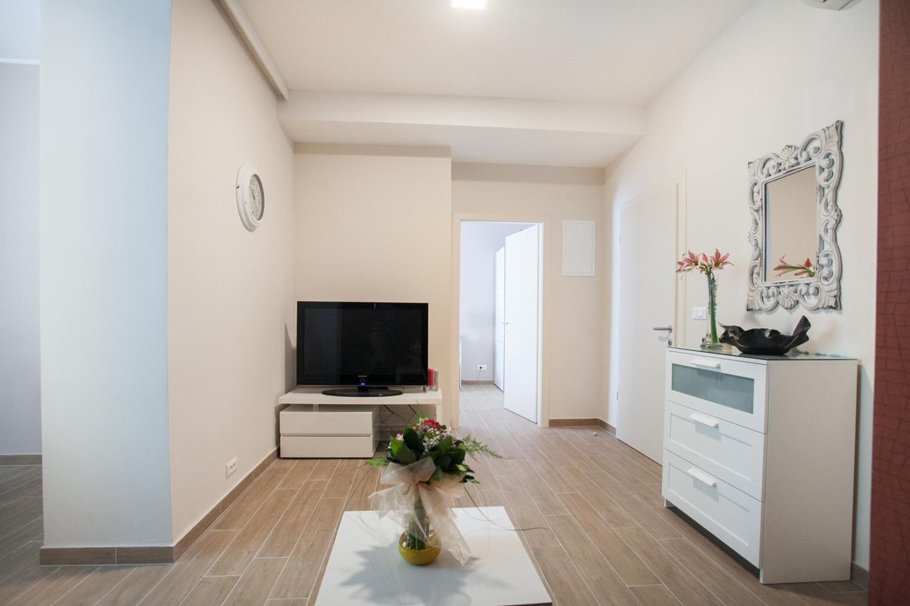 One-Bedroom Apartment - Photo 17