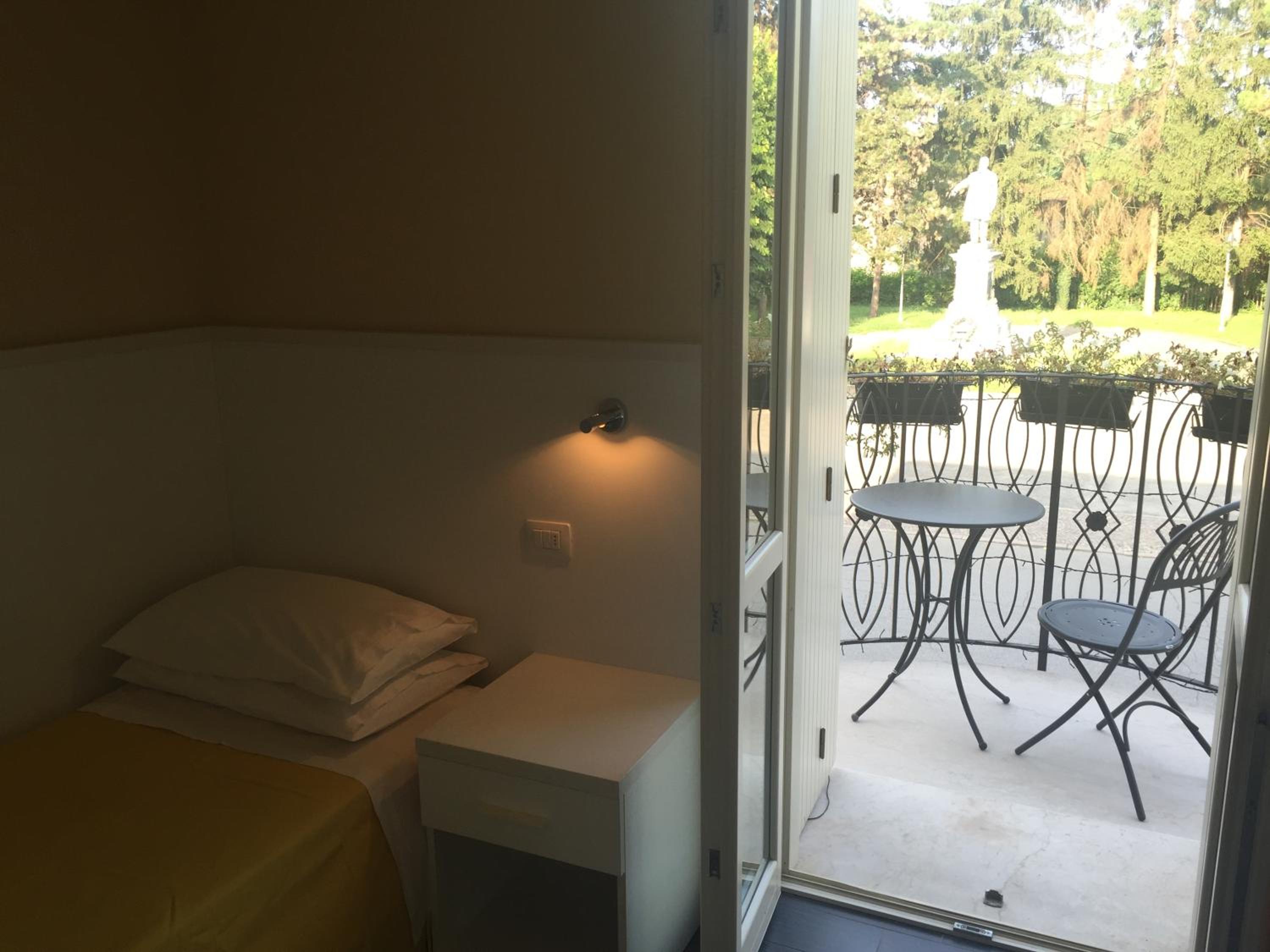 Single Room with Balcony photo 2