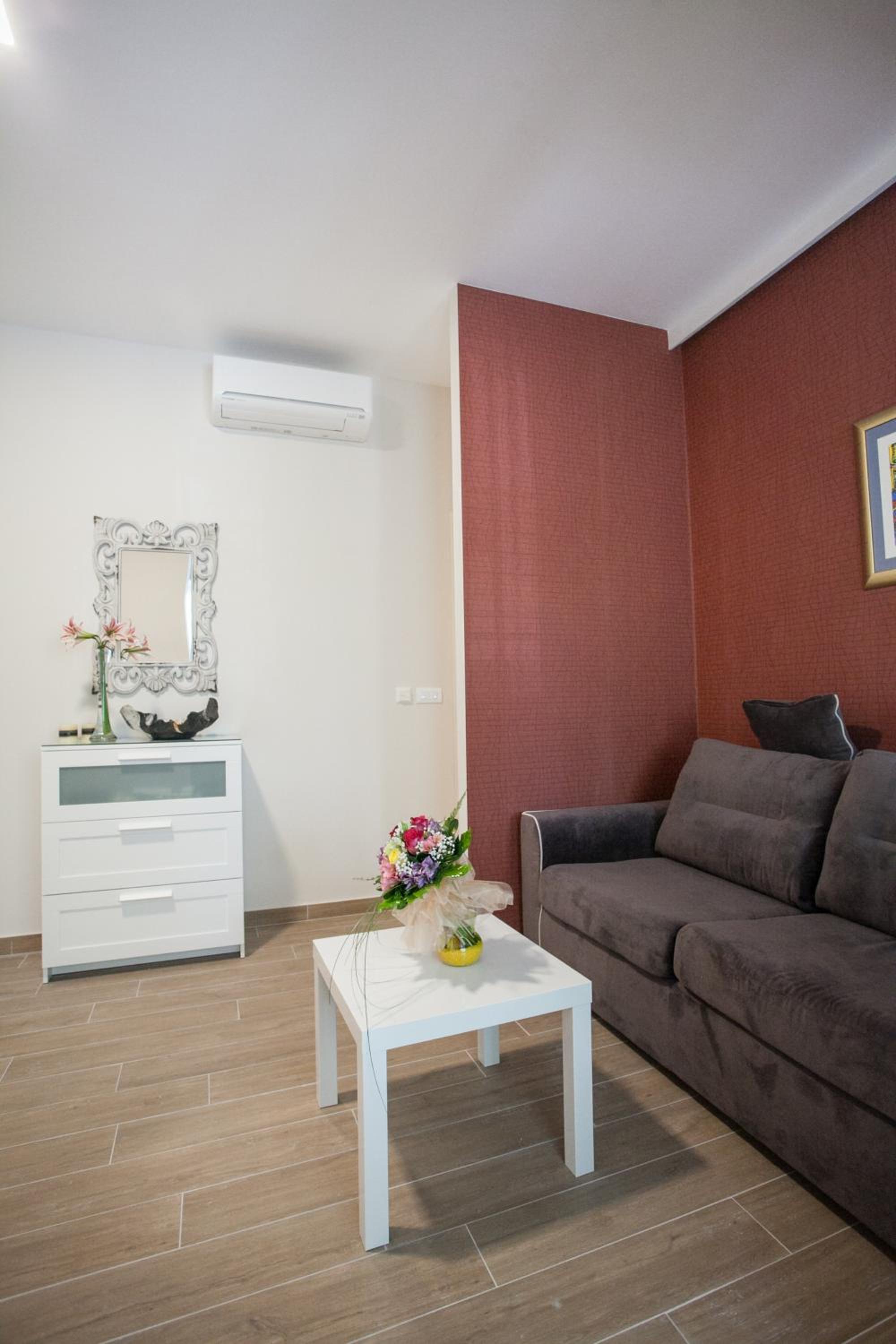 One-Bedroom Apartment - Photo 12