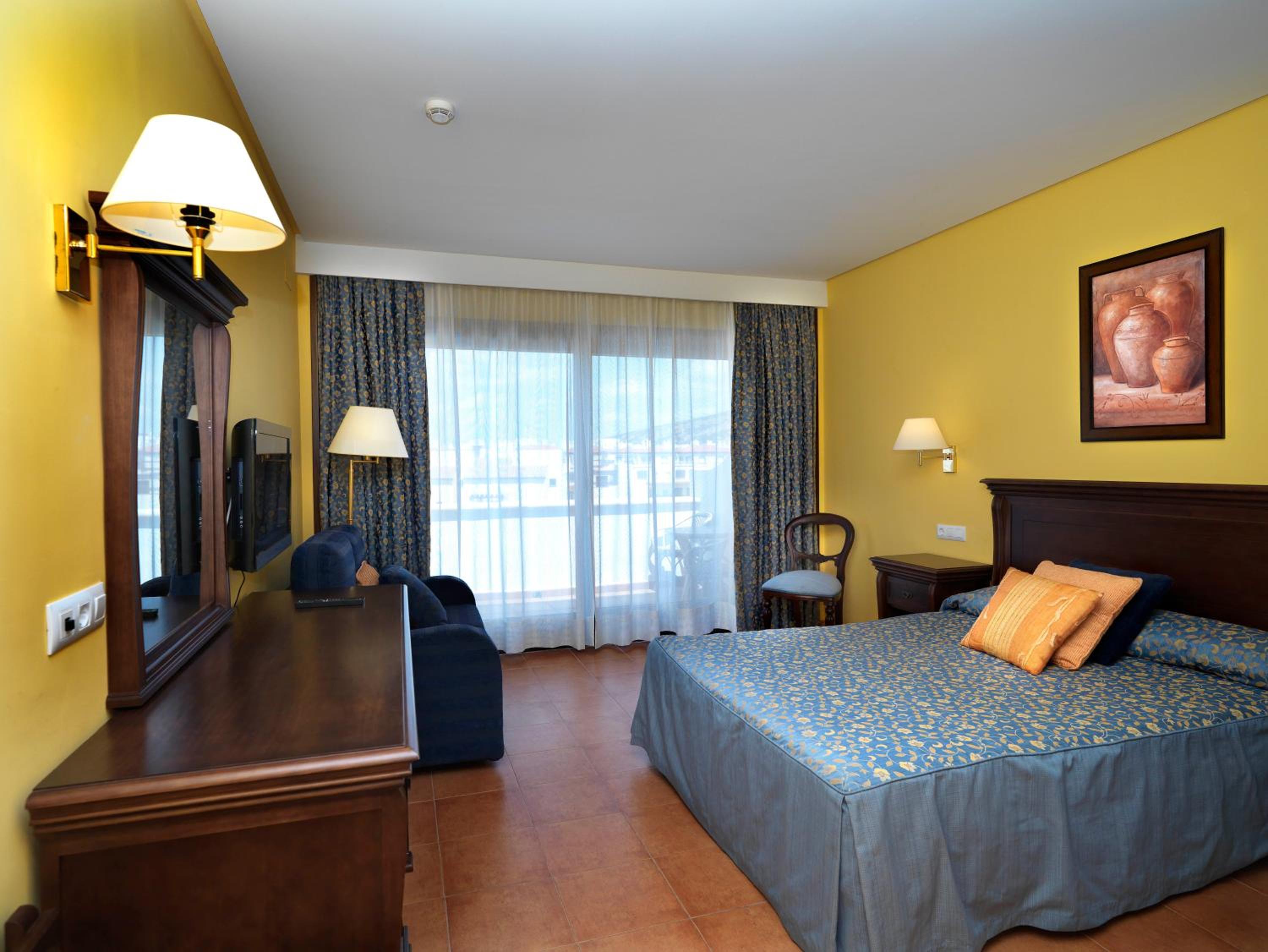 Double or Twin Room with Pool View photo 2