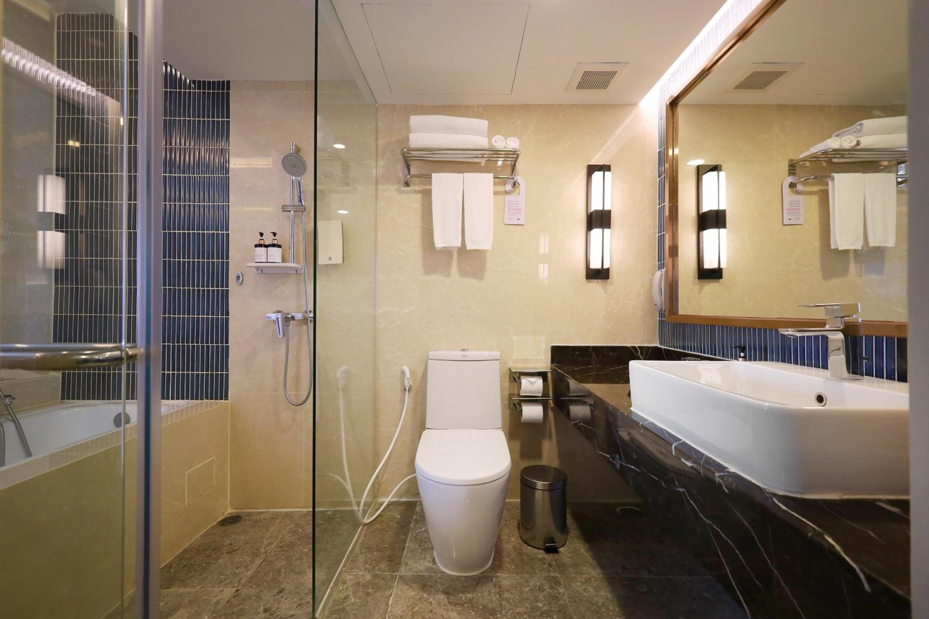 Premier Deluxe Twin Room with River View