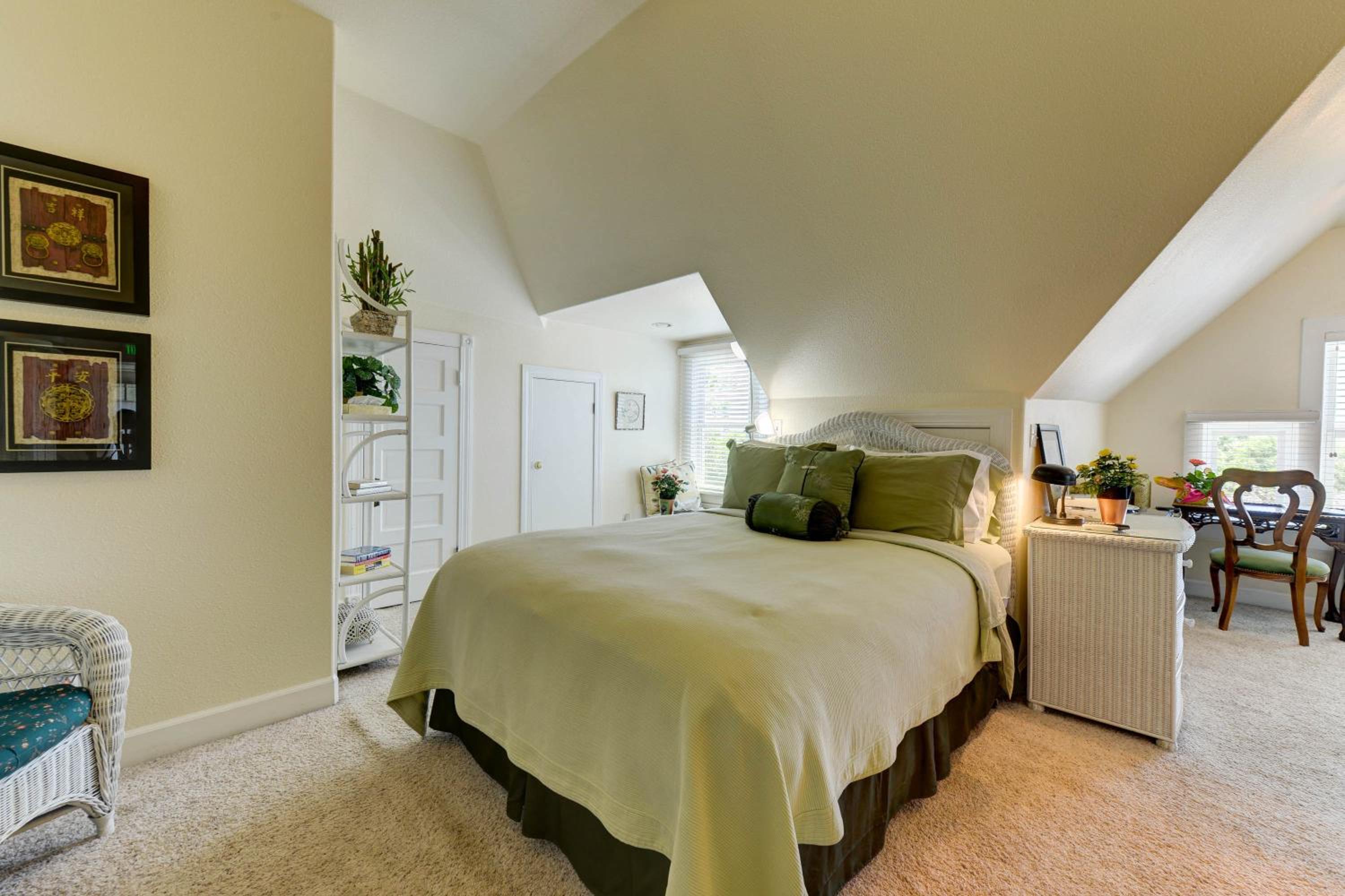 Queen Room photo 3