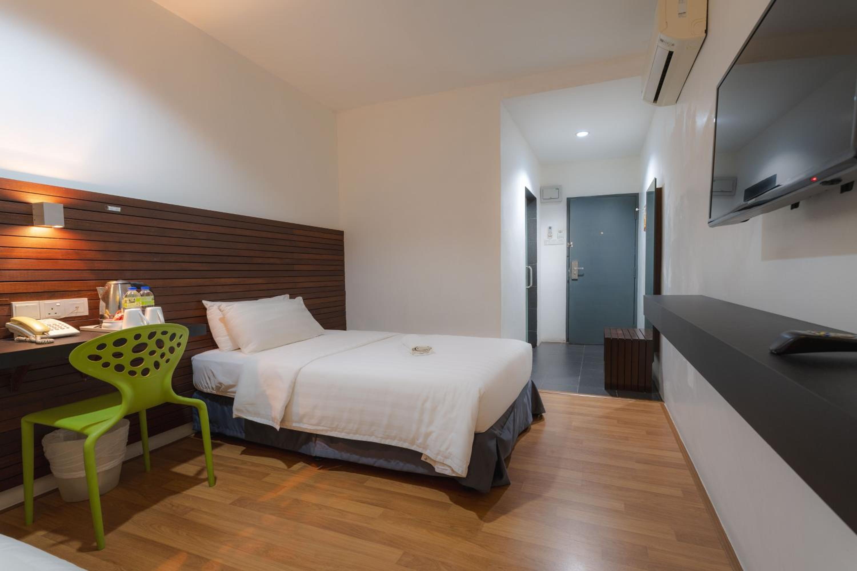 Standard Twin Room -Without Window photo 3