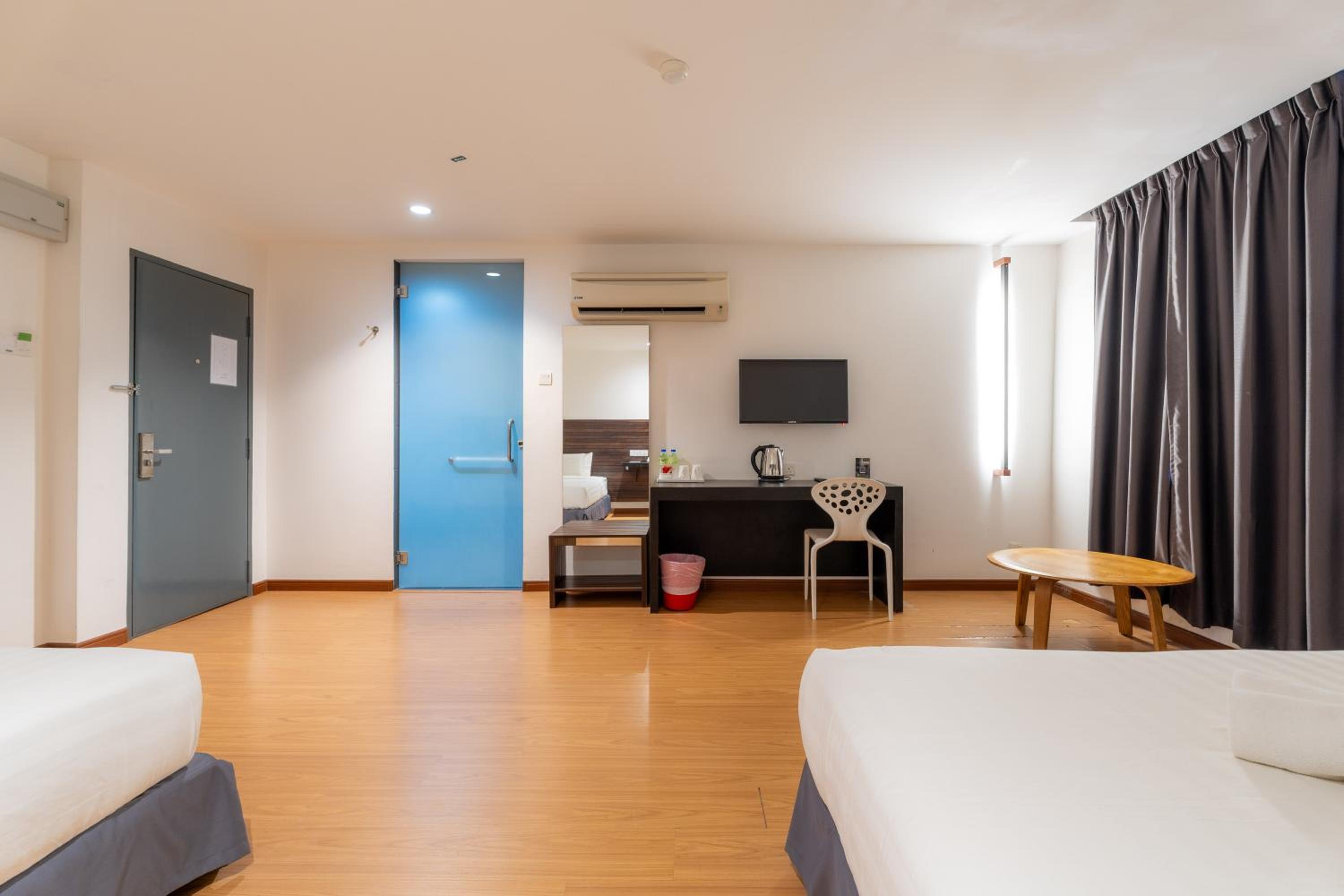 VIP Room – 2K photo 2