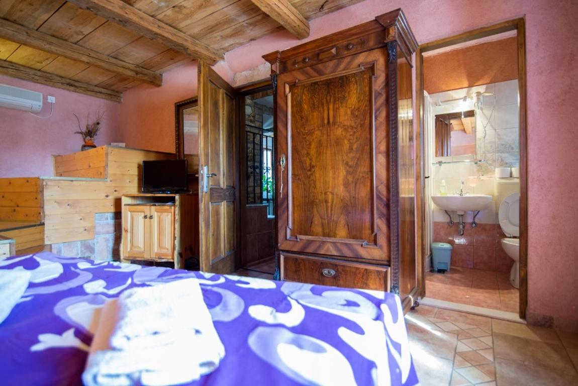 Two separate double rooms with double beds- 1 floor photo 2