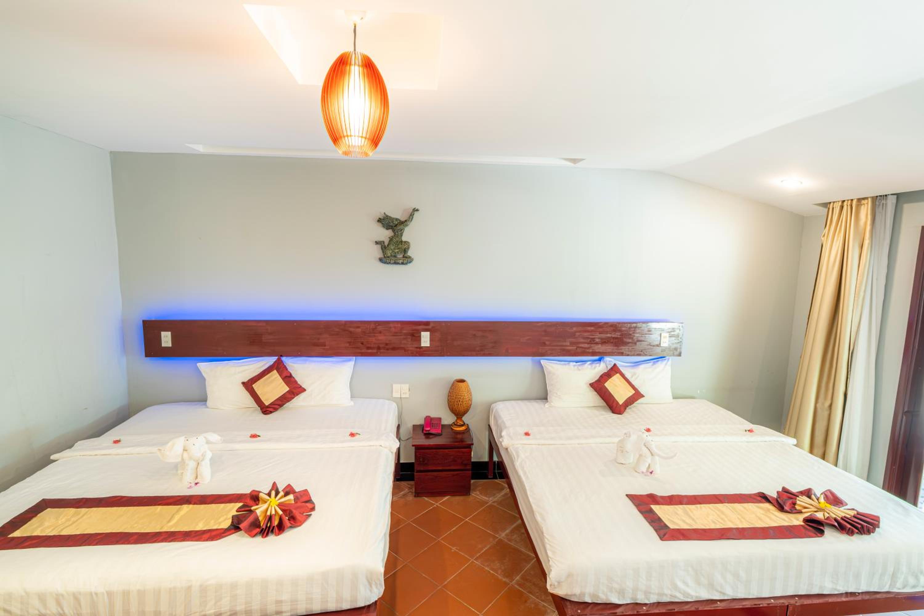 Deluxe Bungalow with Garden View - Photo 4
