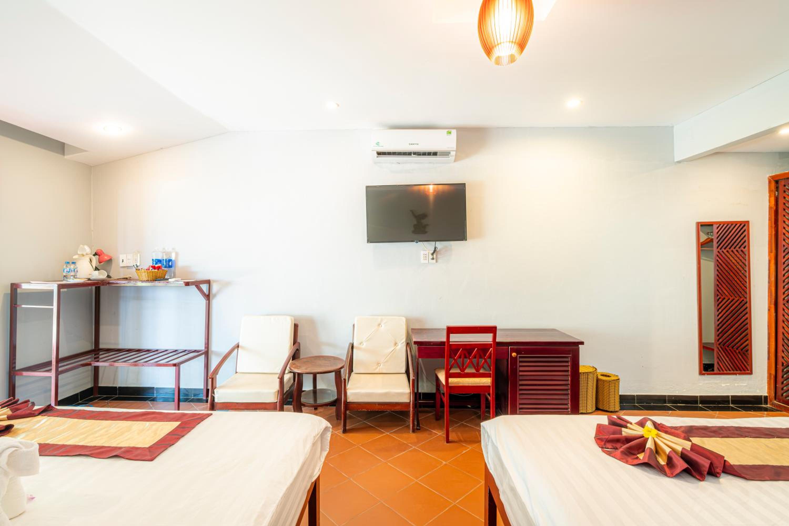 Deluxe Bungalow with Garden View - Photo 5