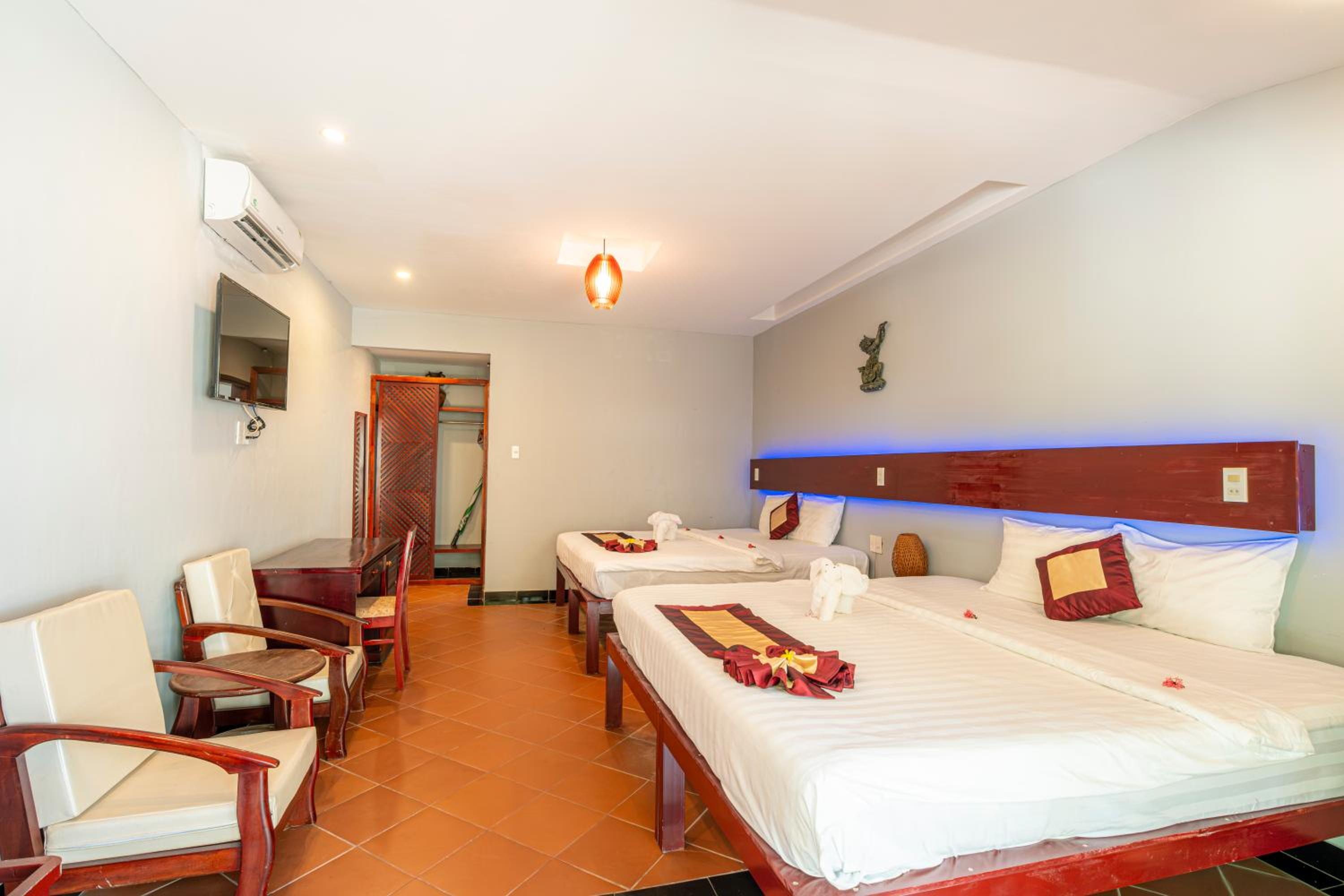 Deluxe Bungalow with Garden View - Photo 3